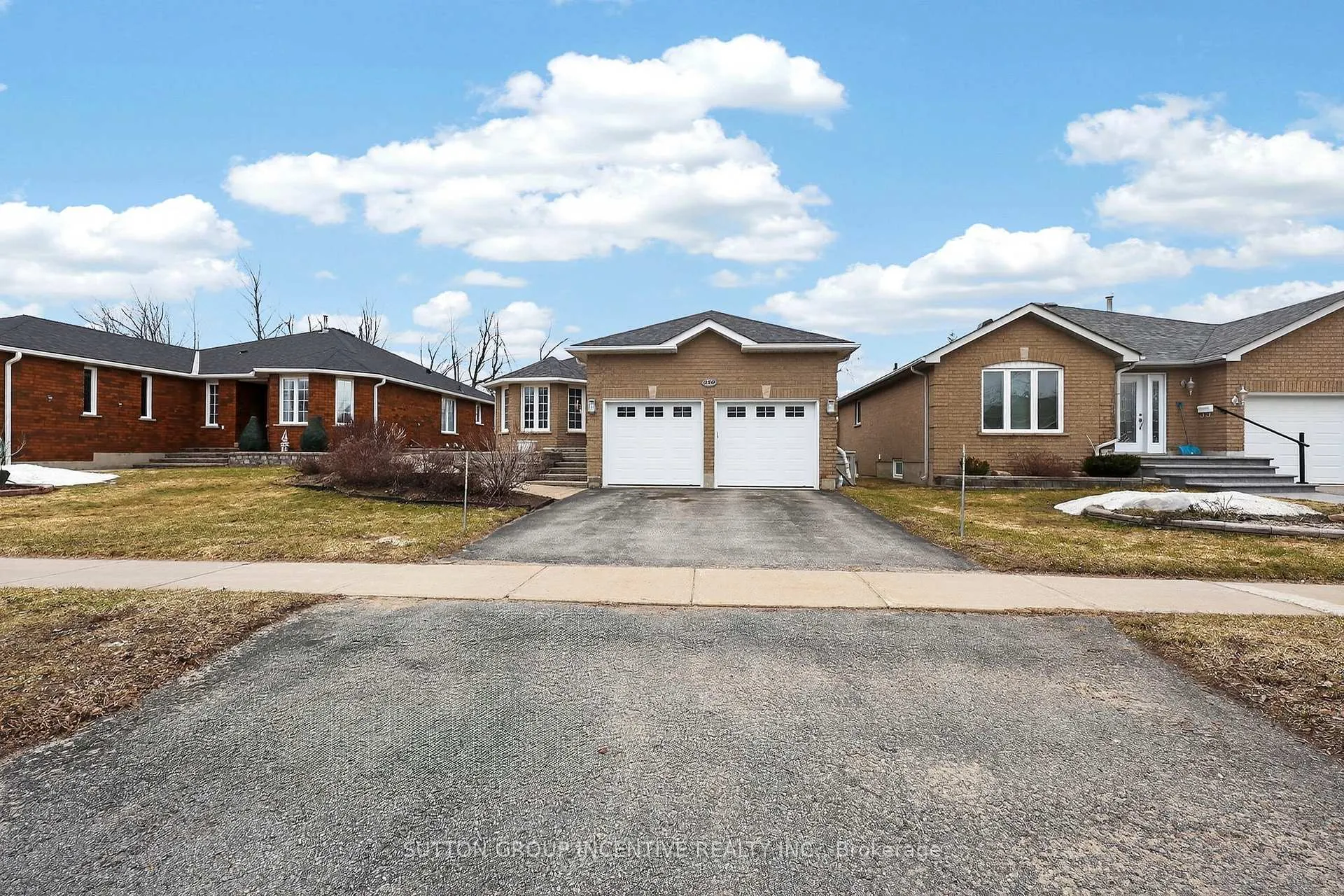 Photo 2 of 350 Cundles Road W, Barrie, Northwest — HOMEH