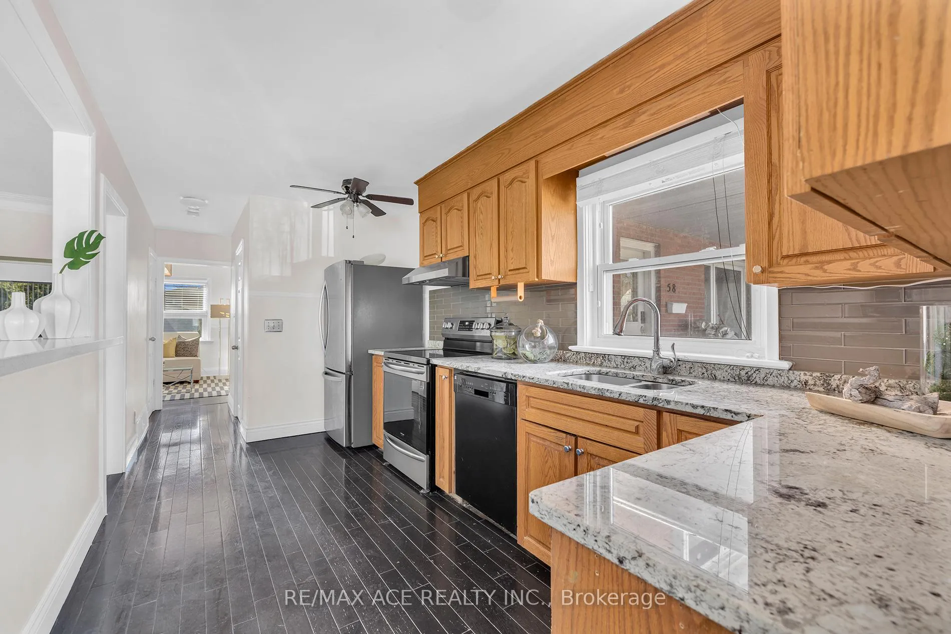 Photo 8 of 54 S Woodrow Boulevard, Scarborough, Birchcliffe-Cliffside — HOMEH