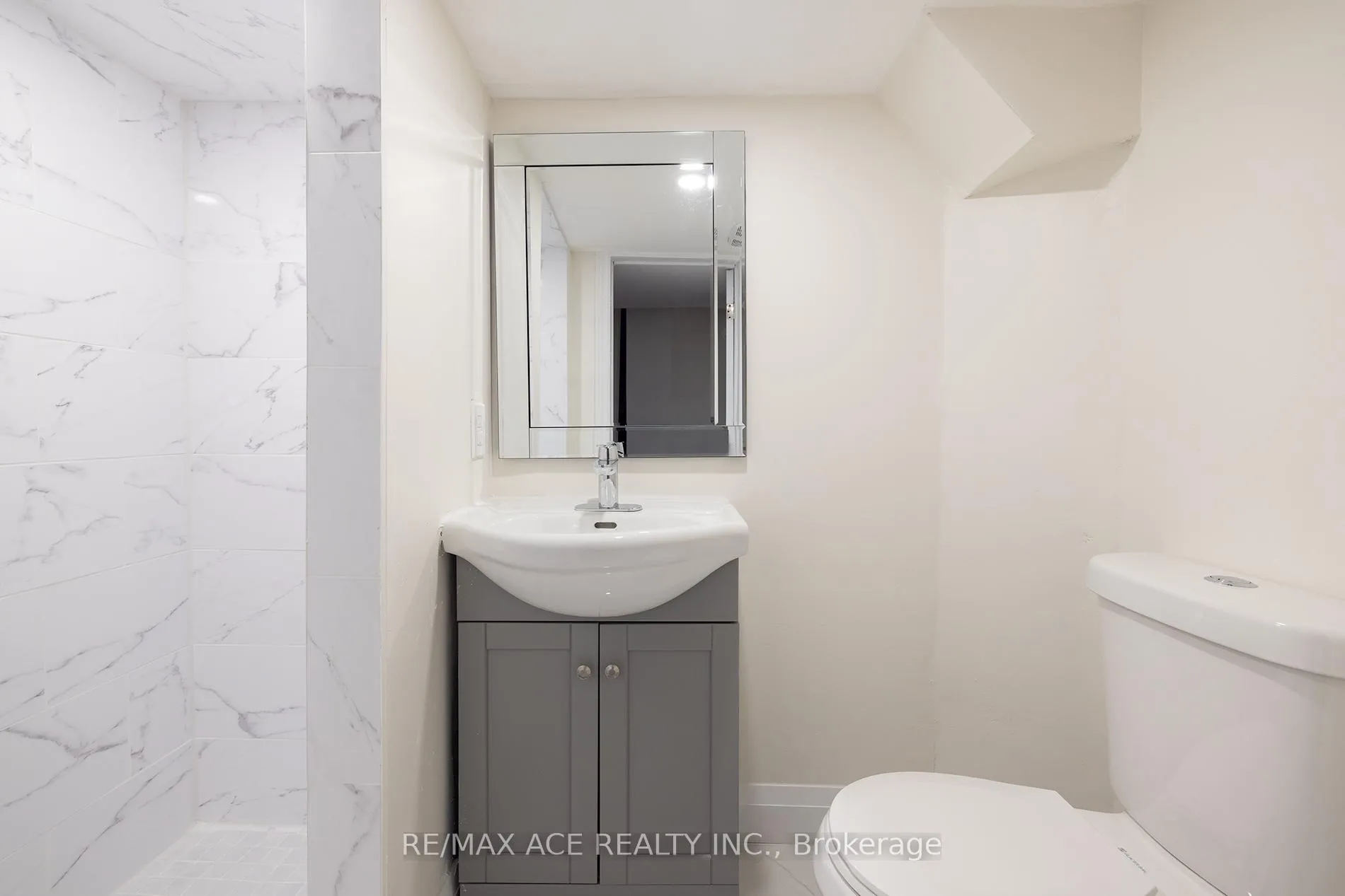 Photo 19 of 54 S Woodrow Boulevard, Scarborough, Birchcliffe-Cliffside — HOMEH