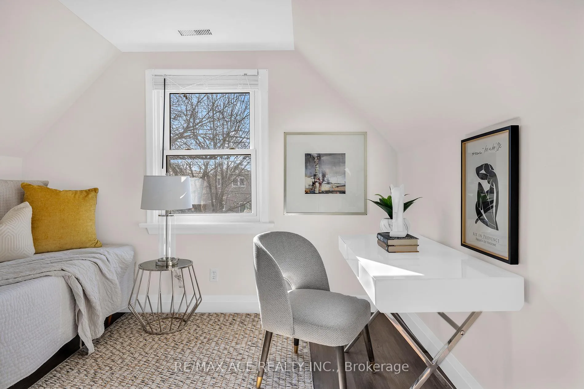 Photo 20 of 54 S Woodrow Boulevard, Scarborough, Birchcliffe-Cliffside — HOMEH