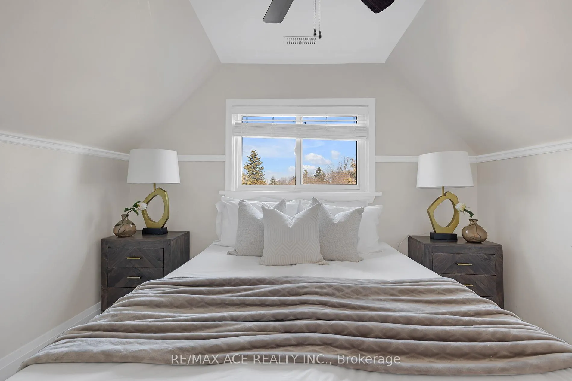 Photo 27 of 54 S Woodrow Boulevard, Scarborough, Birchcliffe-Cliffside — HOMEH