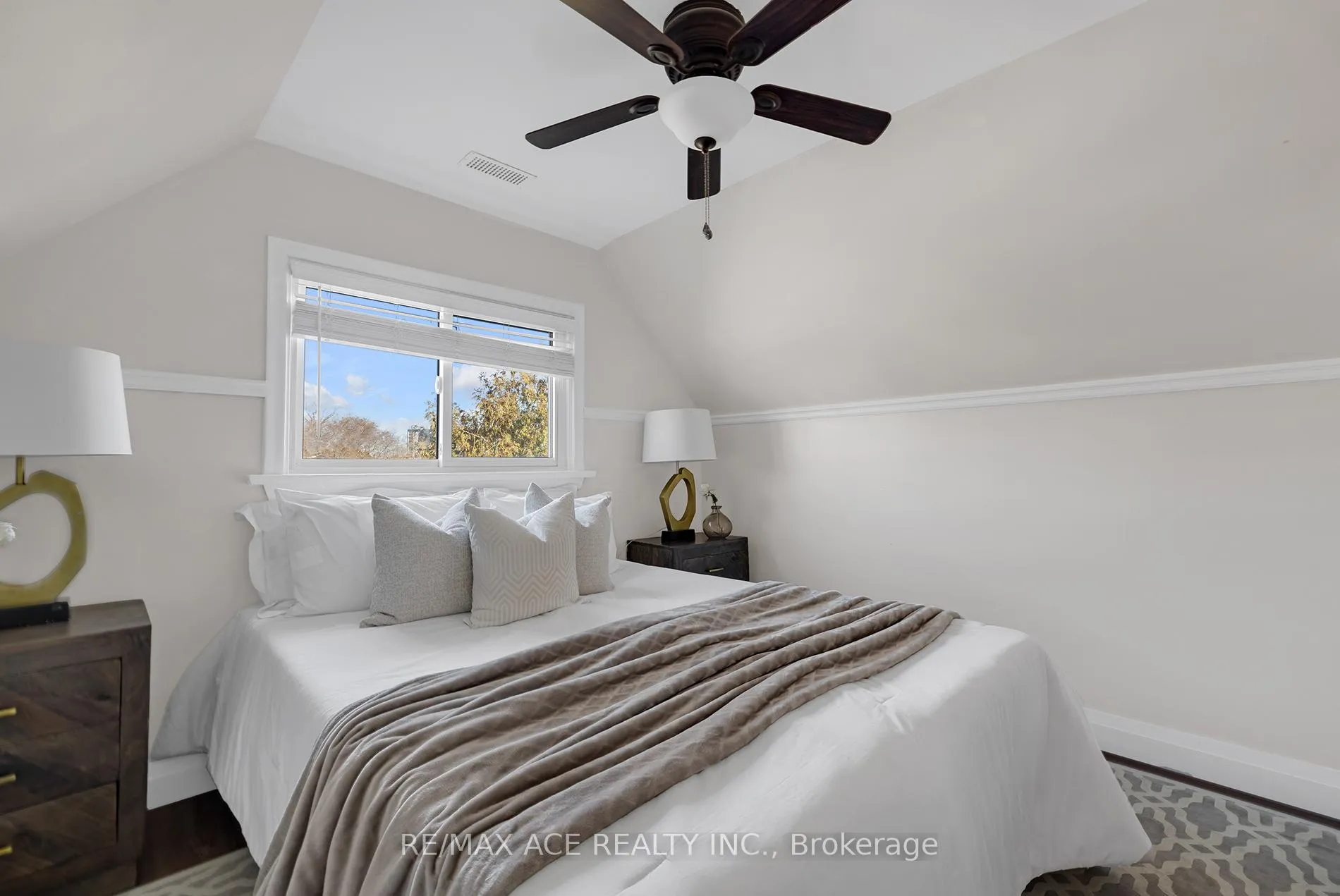 Photo 28 of 54 S Woodrow Boulevard, Scarborough, Birchcliffe-Cliffside — HOMEH