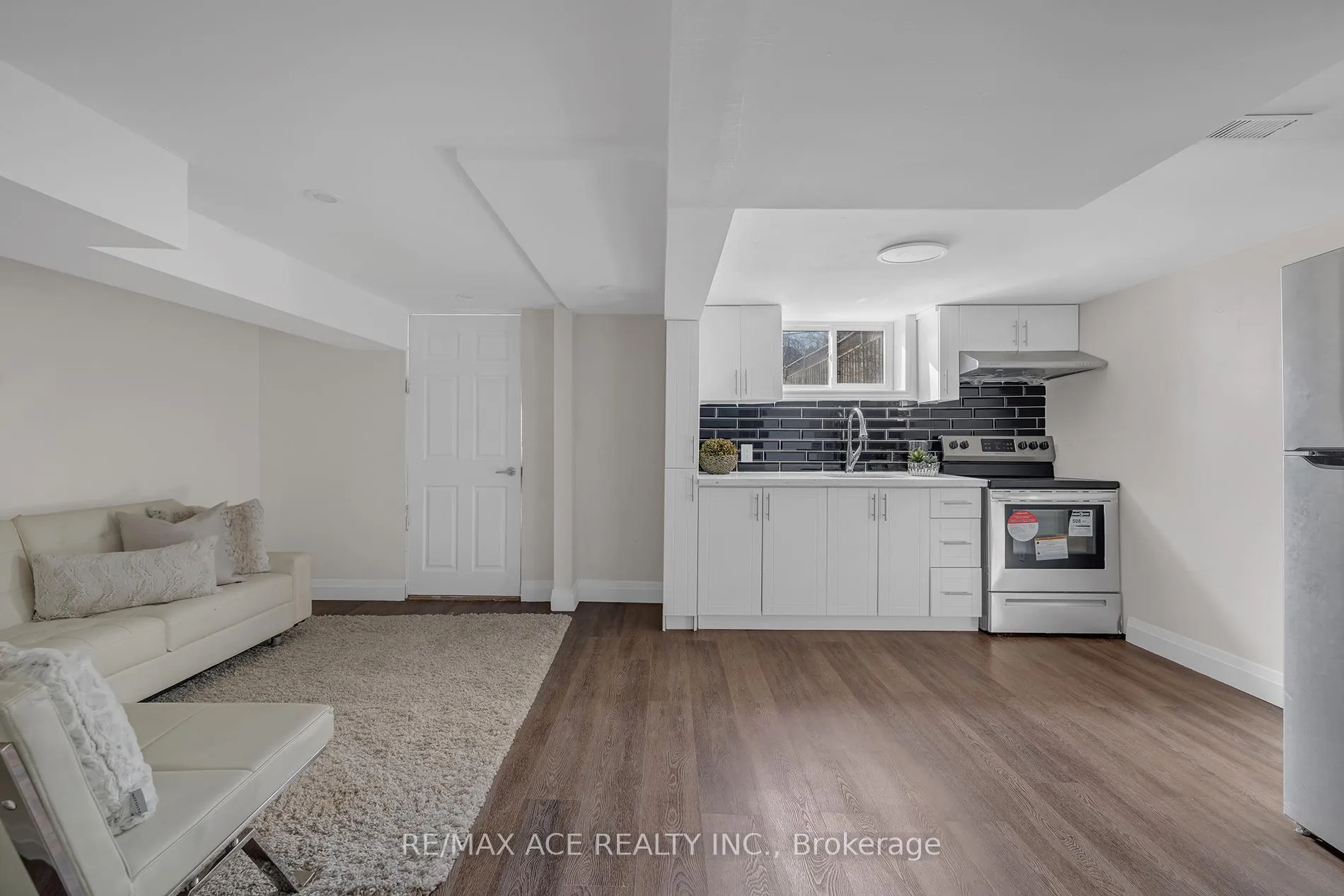 Photo 32 of 54 S Woodrow Boulevard, Scarborough, Birchcliffe-Cliffside — HOMEH