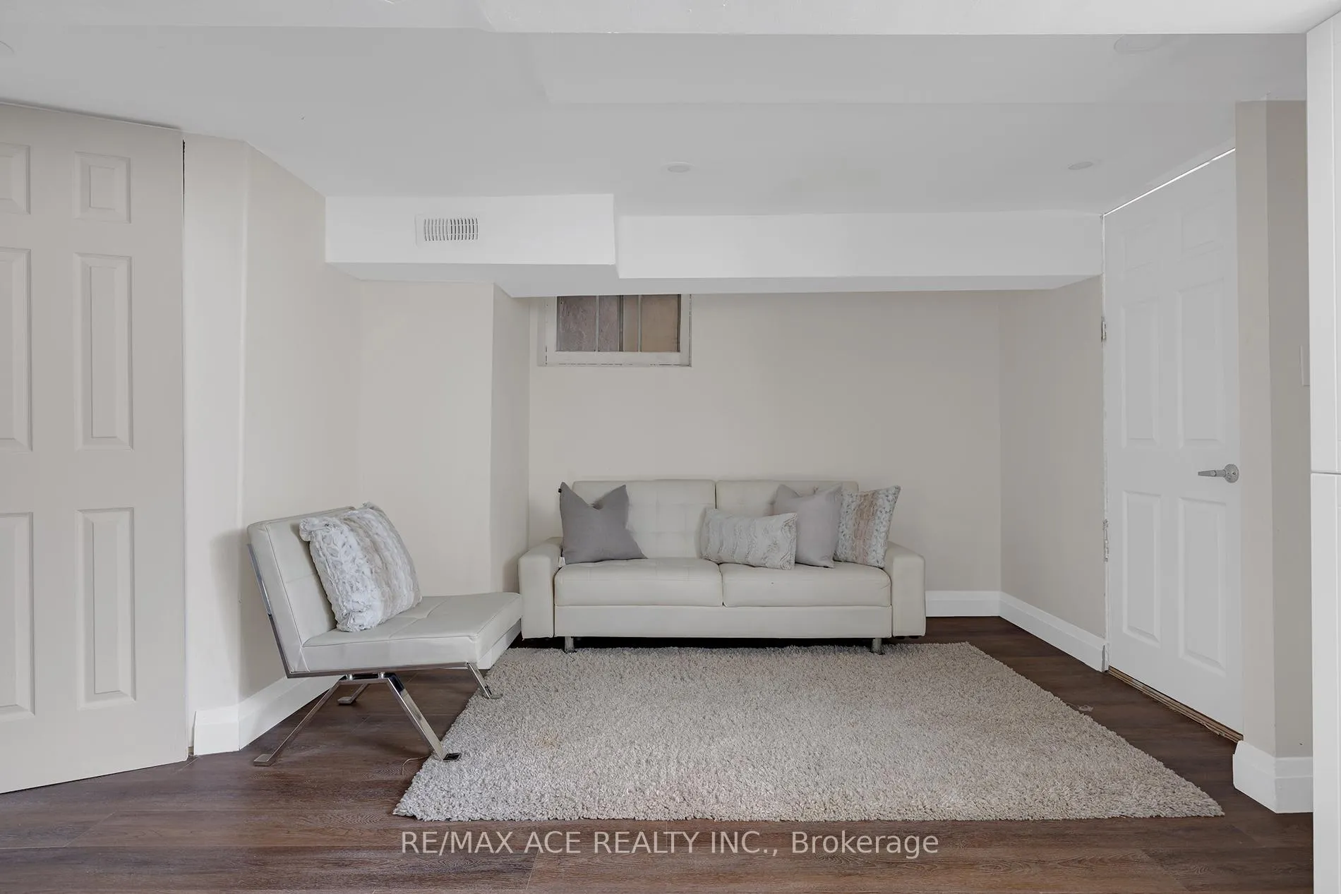 Photo 33 of 54 S Woodrow Boulevard, Scarborough, Birchcliffe-Cliffside — HOMEH