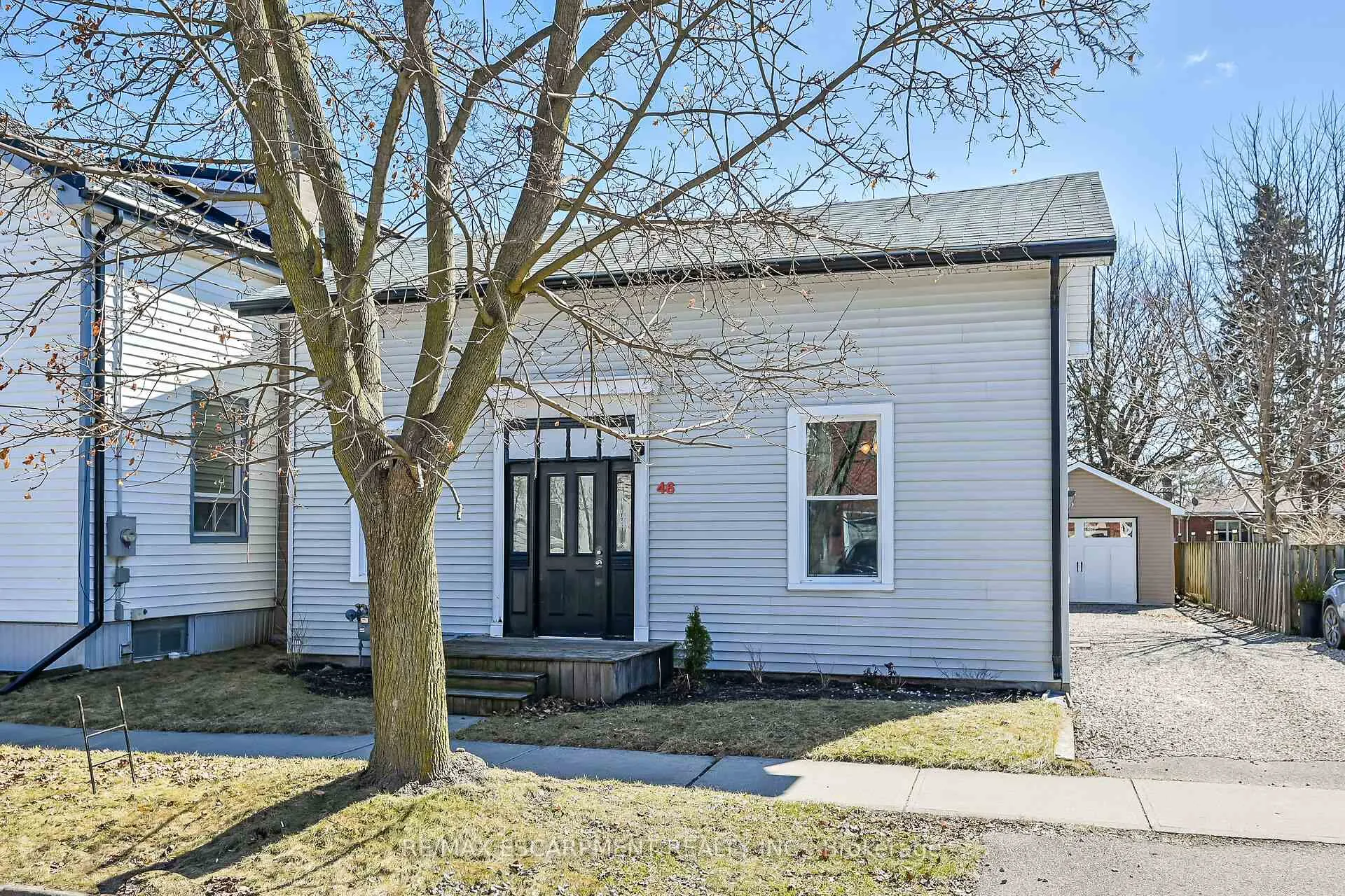 Photo 2 of 46 Walnut Street, Brantford — HOMEH