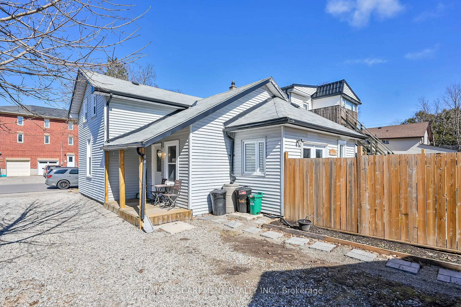 Photo 5 of 46 Walnut Street, Brantford — HOMEH