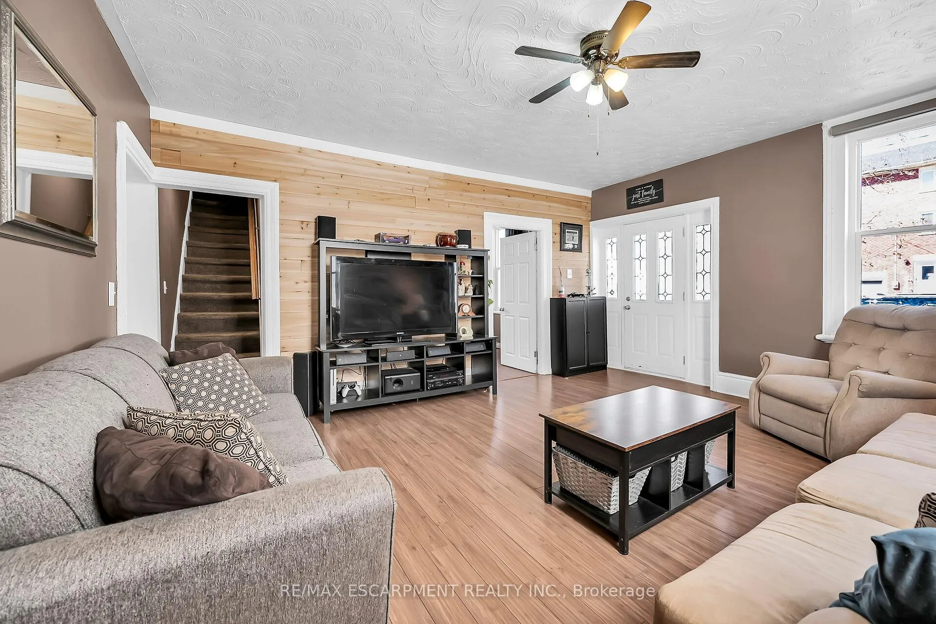 Photo 9 of 46 Walnut Street, Brantford — HOMEH