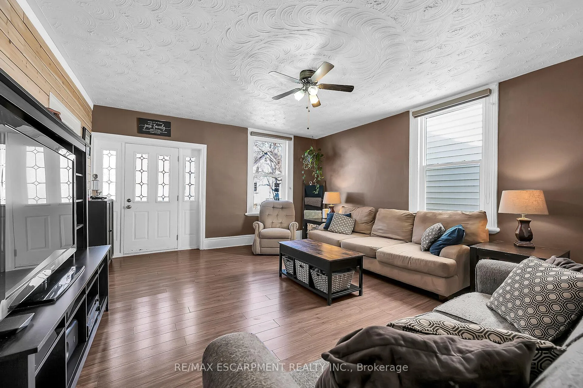 Photo 10 of 46 Walnut Street, Brantford — HOMEH