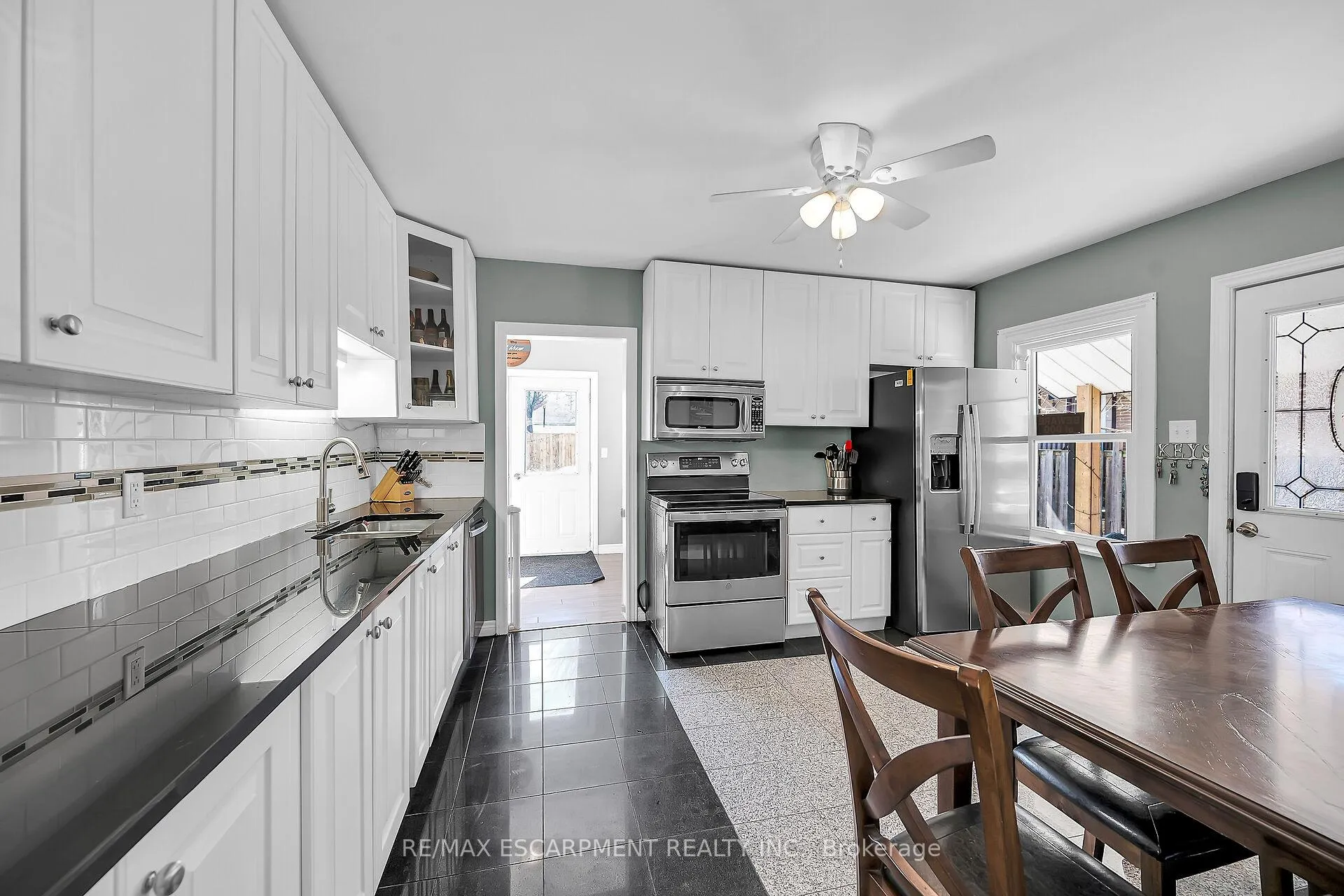 Photo 11 of 46 Walnut Street, Brantford — HOMEH