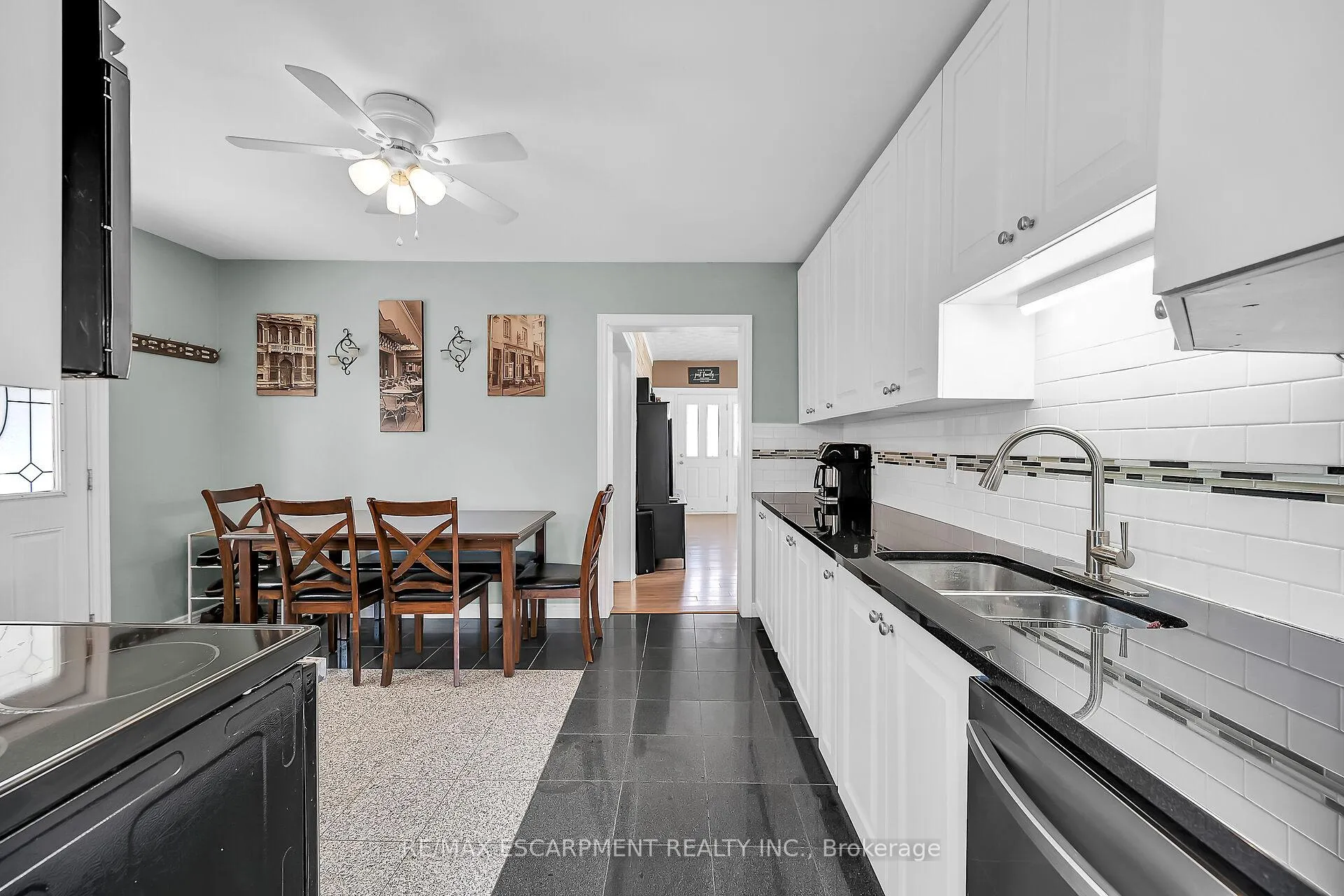 Photo 13 of 46 Walnut Street, Brantford — HOMEH