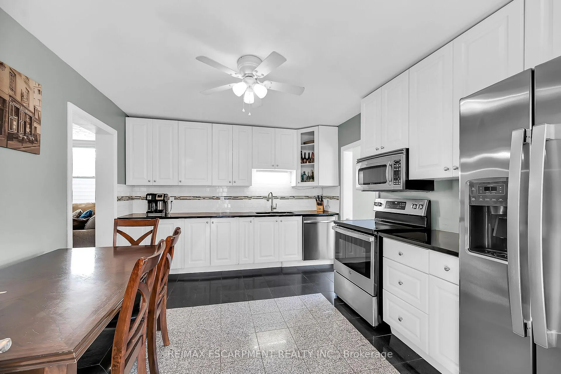 Photo 15 of 46 Walnut Street, Brantford — HOMEH