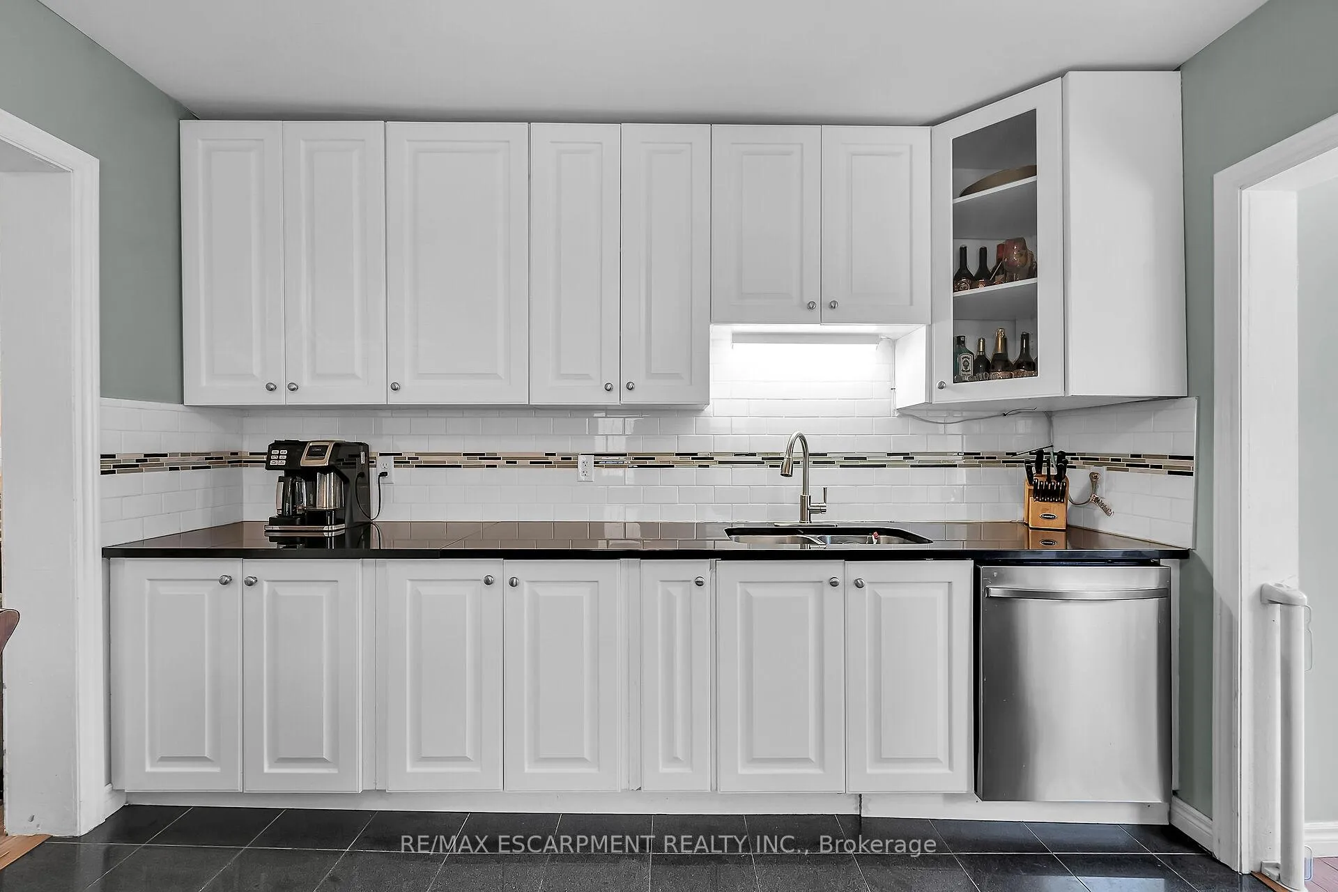 Photo 16 of 46 Walnut Street, Brantford — HOMEH