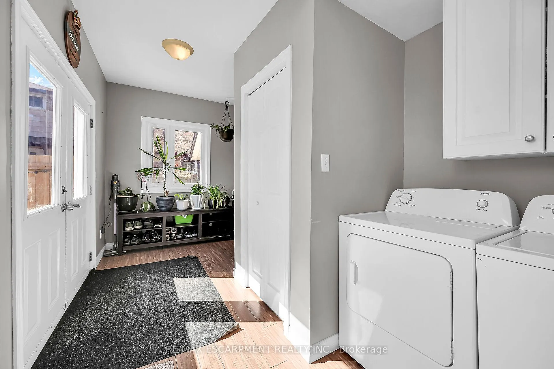 Photo 18 of 46 Walnut Street, Brantford — HOMEH