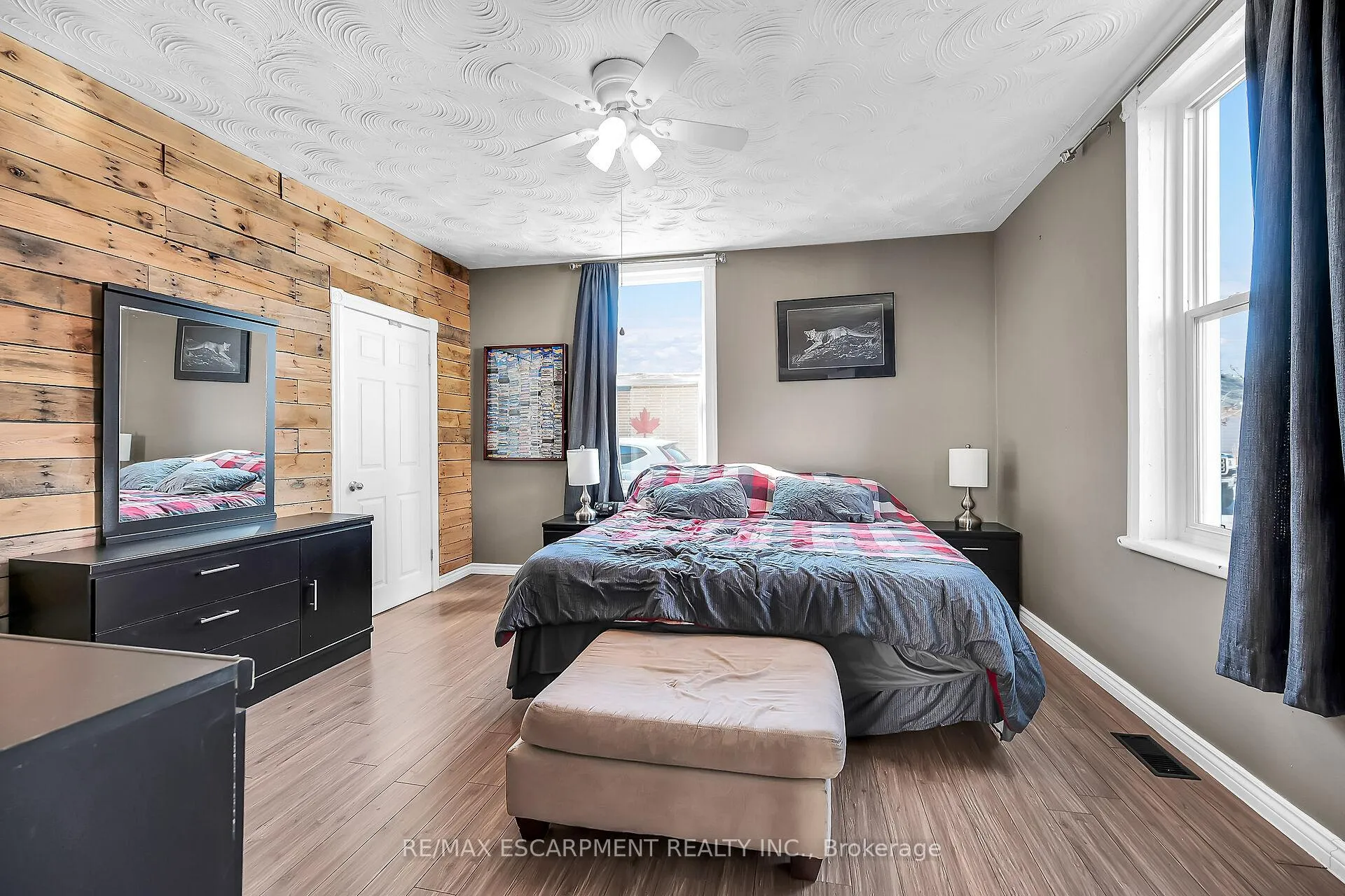 Photo 20 of 46 Walnut Street, Brantford — HOMEH