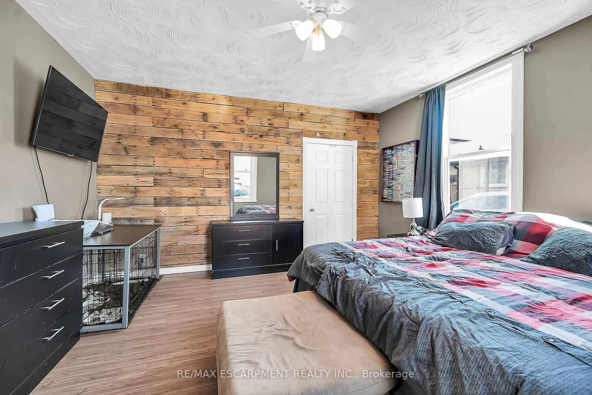 Photo 21 of 46 Walnut Street, Brantford — HOMEH