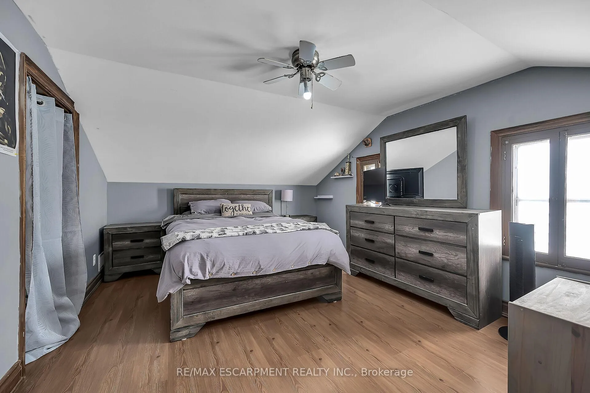 Photo 28 of 46 Walnut Street, Brantford — HOMEH