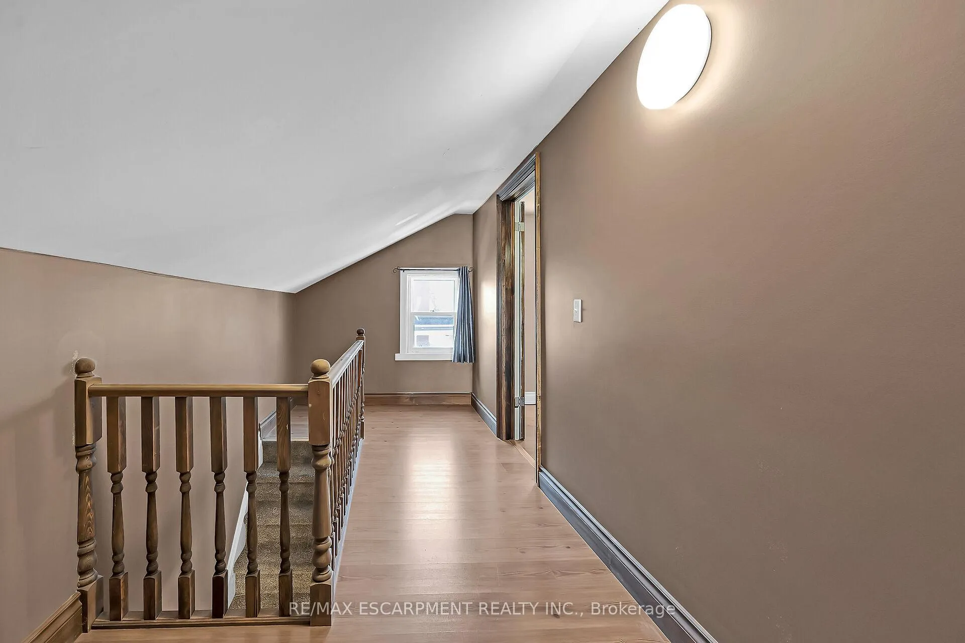 Photo 30 of 46 Walnut Street, Brantford — HOMEH