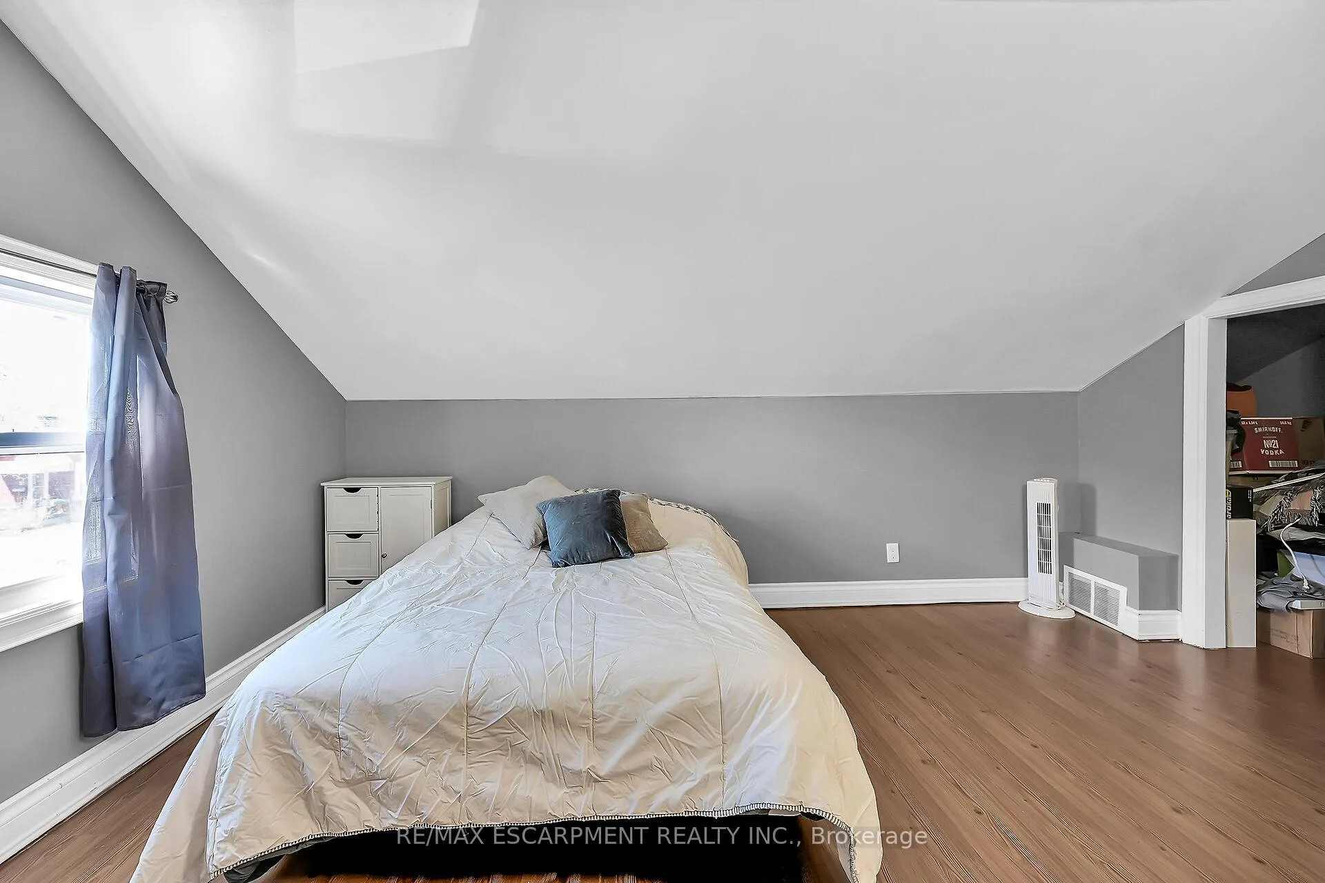 Photo 32 of 46 Walnut Street, Brantford — HOMEH