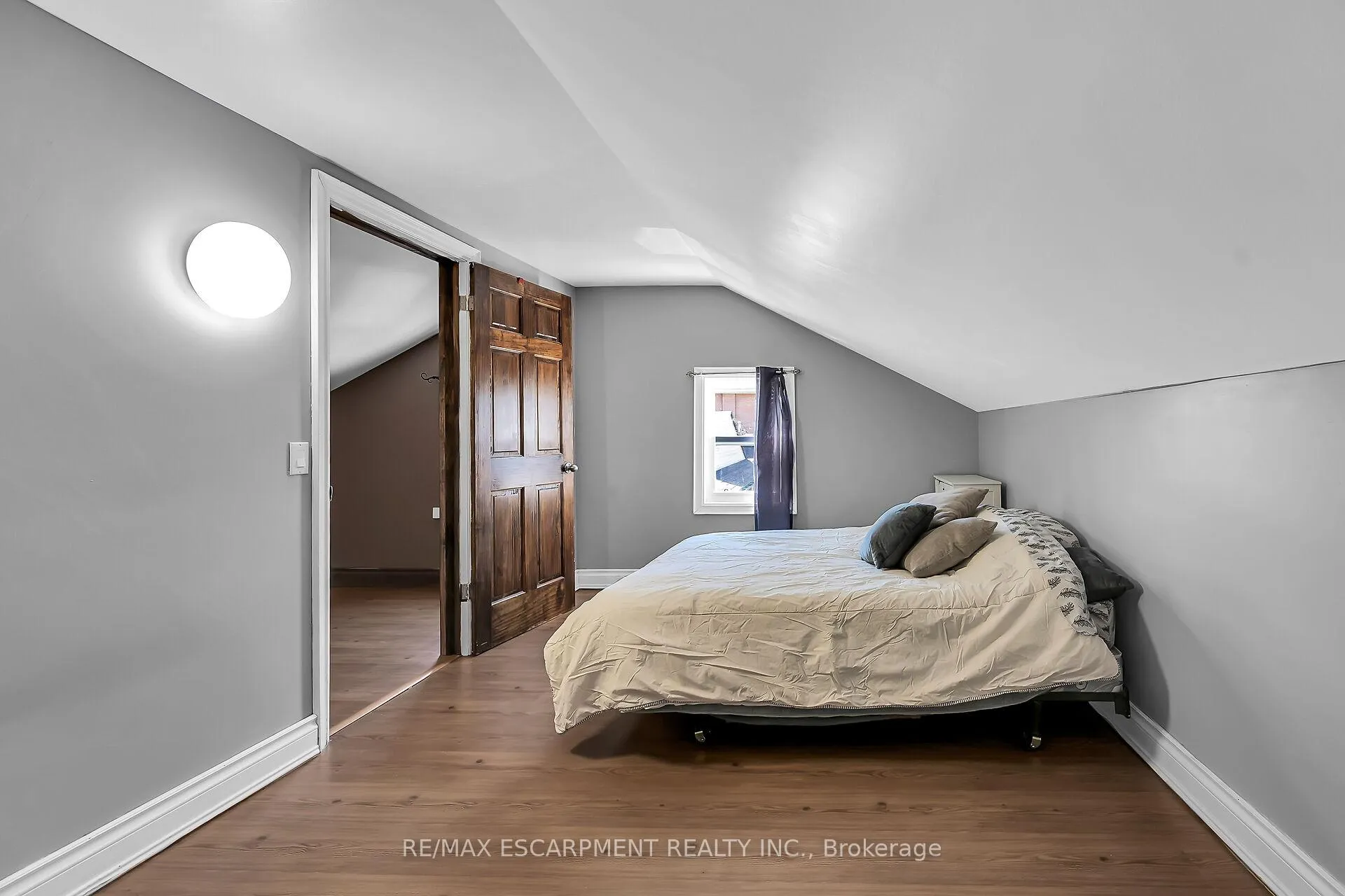Photo 33 of 46 Walnut Street, Brantford — HOMEH