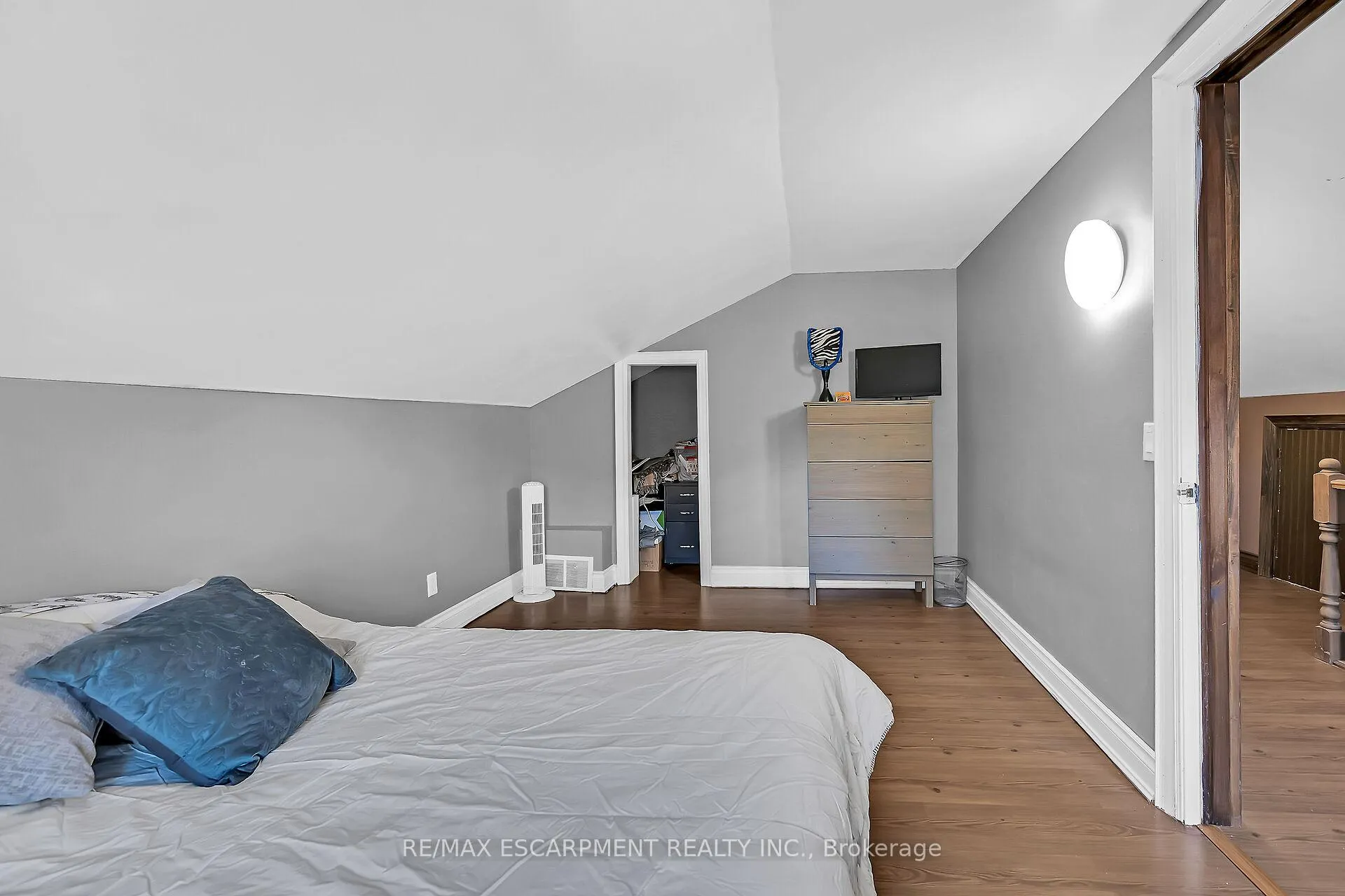 Photo 34 of 46 Walnut Street, Brantford — HOMEH