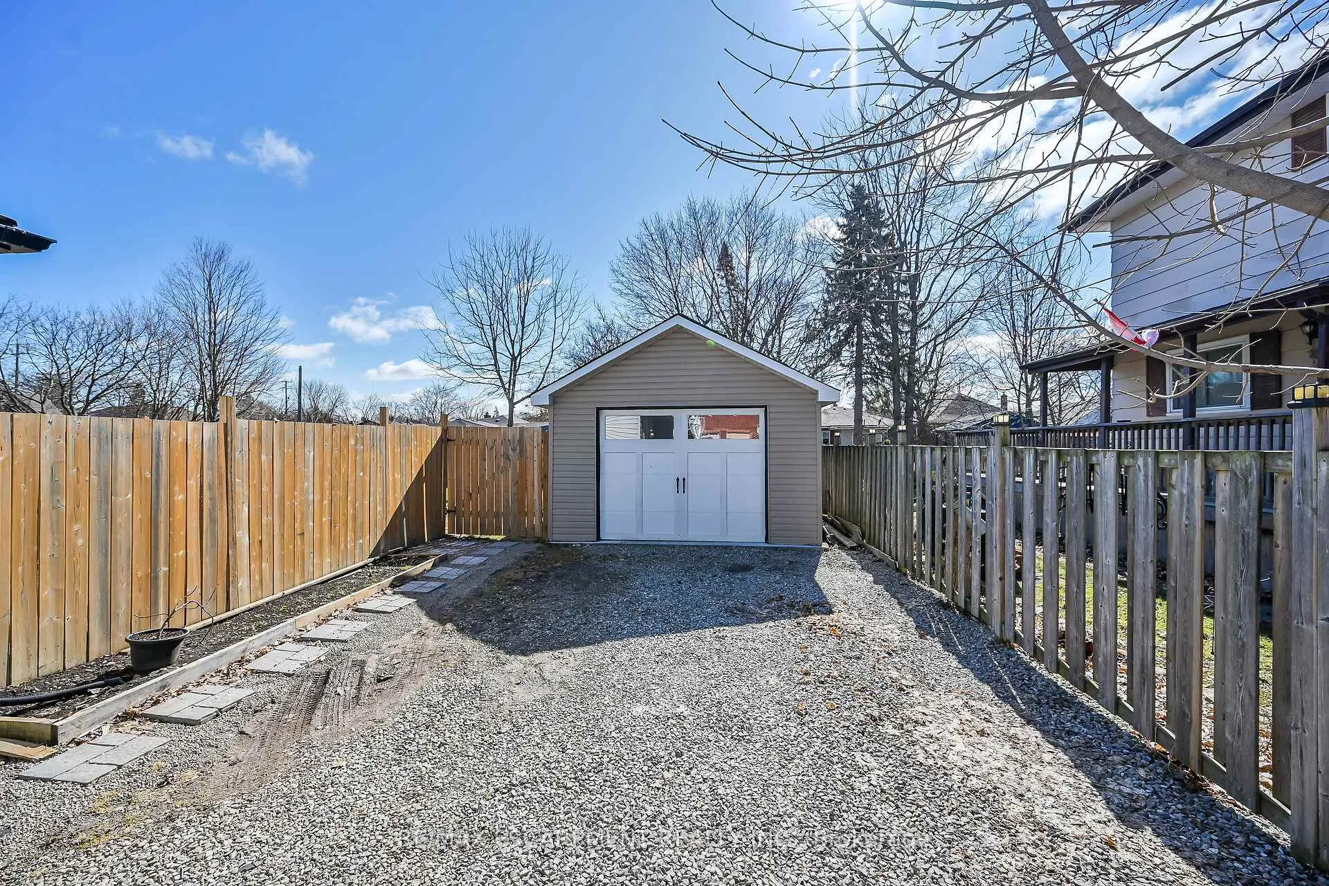 Photo 35 of 46 Walnut Street, Brantford — HOMEH