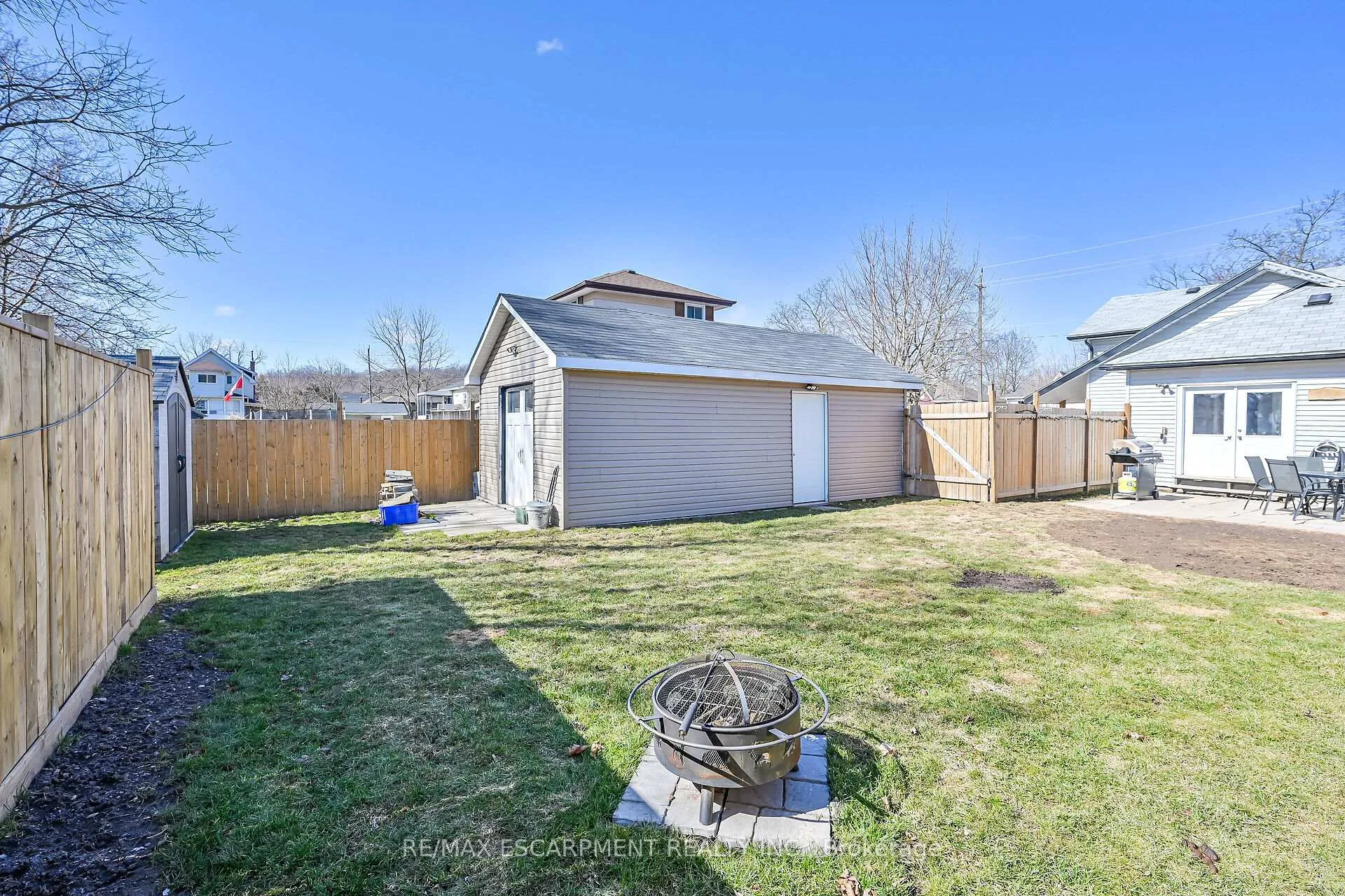 Photo 41 of 46 Walnut Street, Brantford — HOMEH