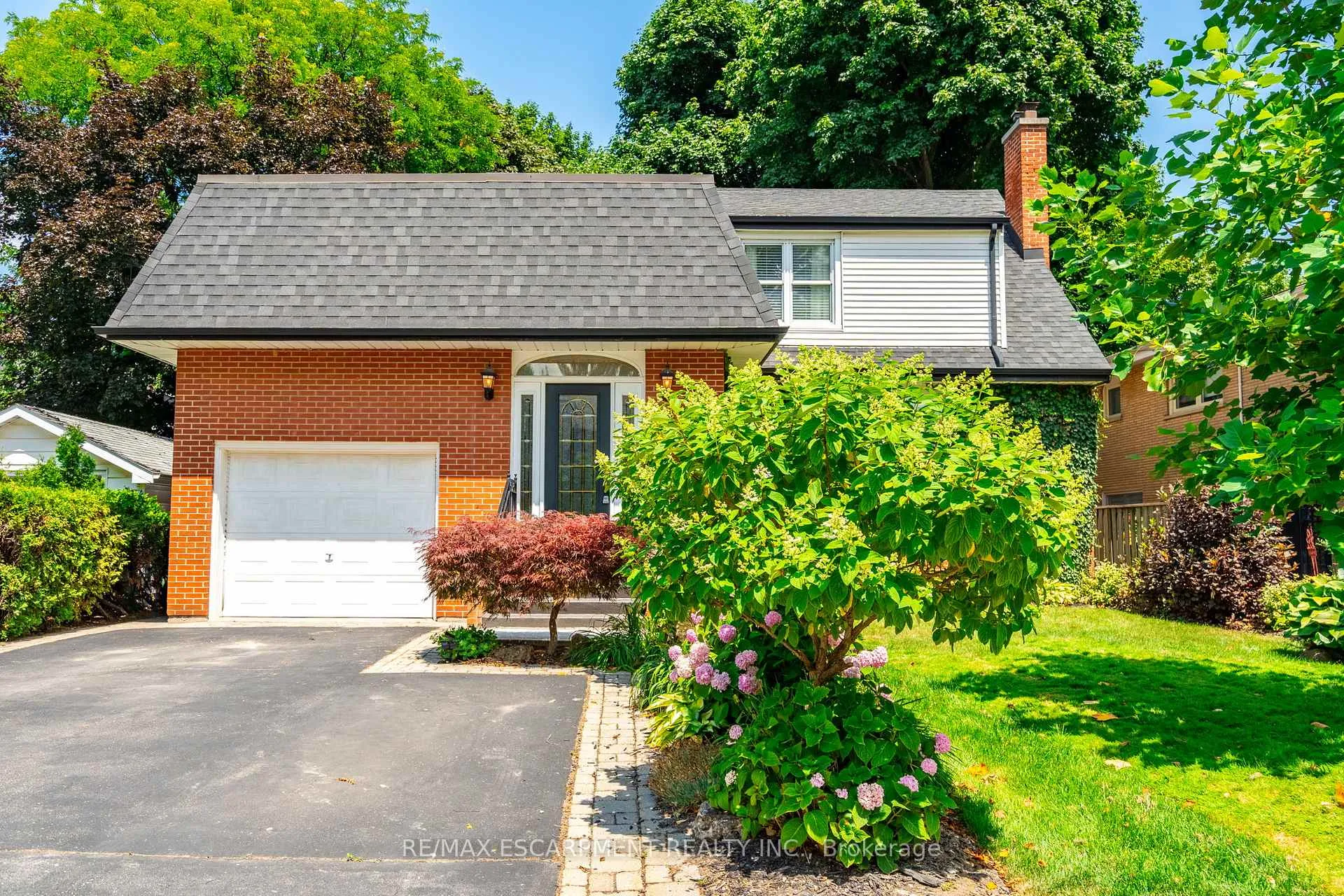 Photo 3 of 60 Inverness Avenue W, Hamilton, Southam — HOMEH