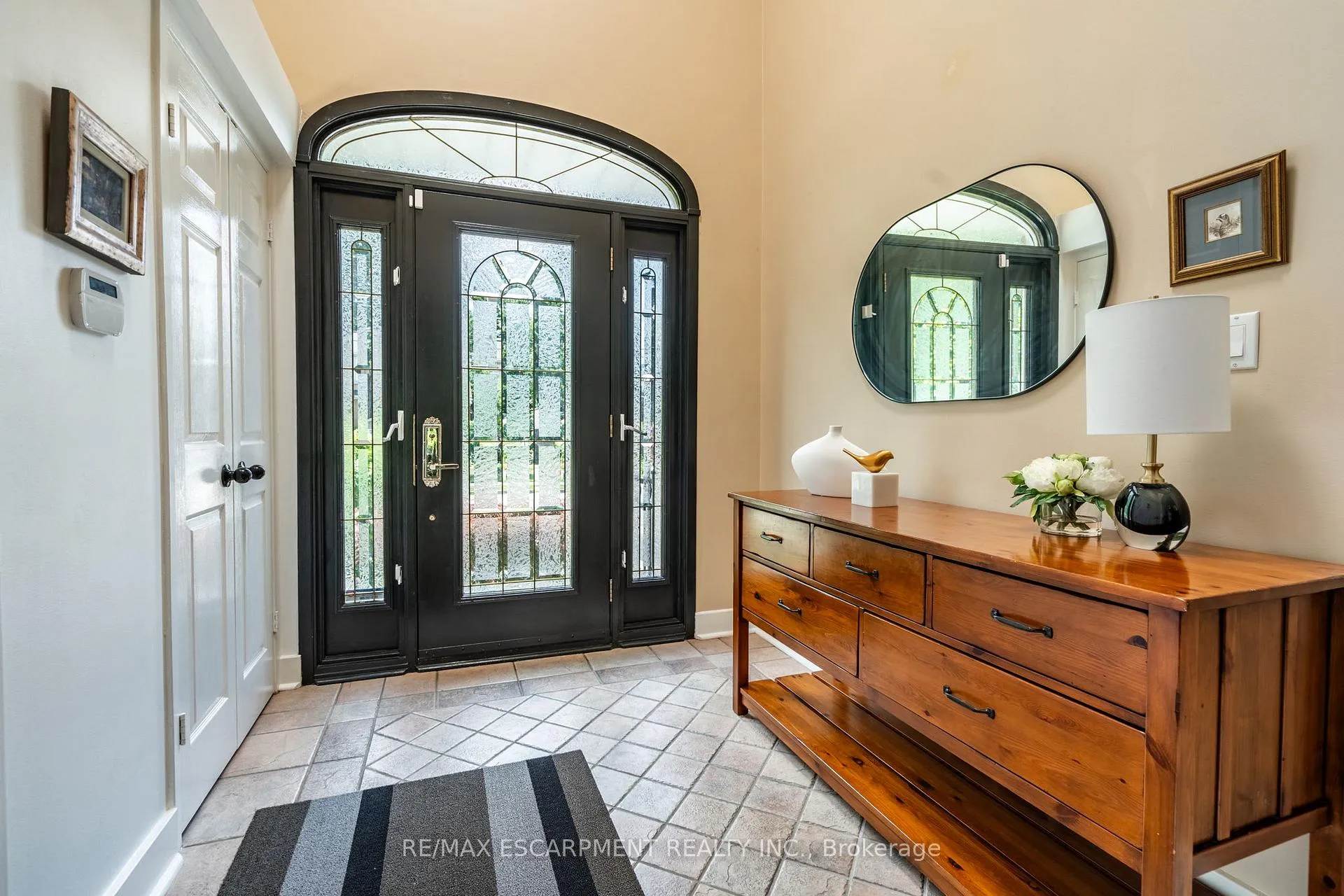 Photo 5 of 60 Inverness Avenue W, Hamilton, Southam — HOMEH