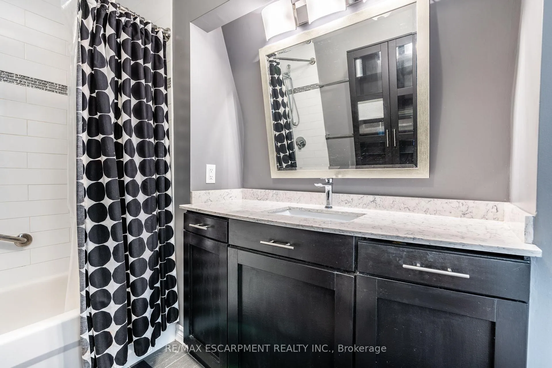 Photo 30 of 60 Inverness Avenue W, Hamilton, Southam — HOMEH