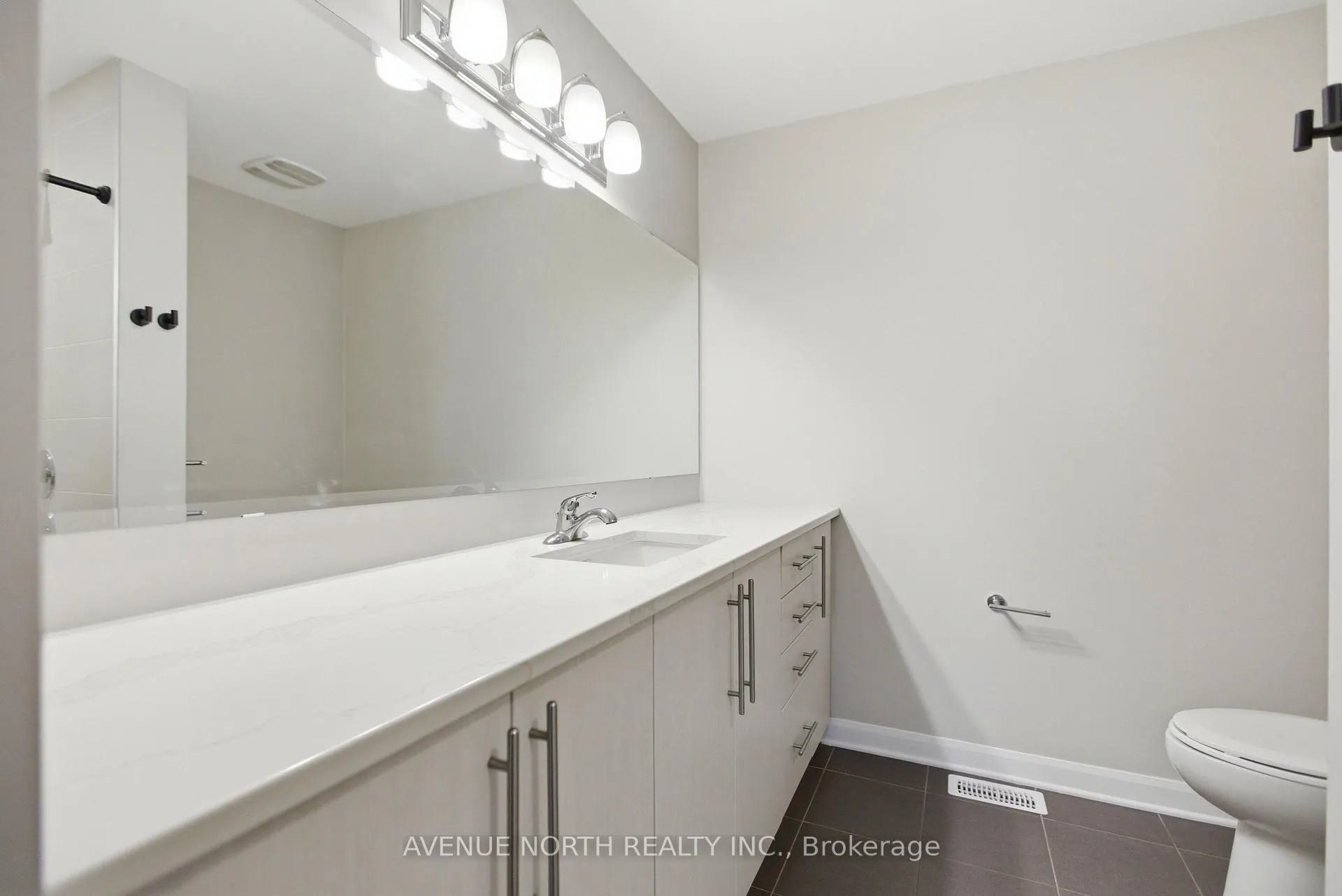 Photo 24 of 94 Gardenpost Terrace, Ottawa, Avalon West — HOMEH