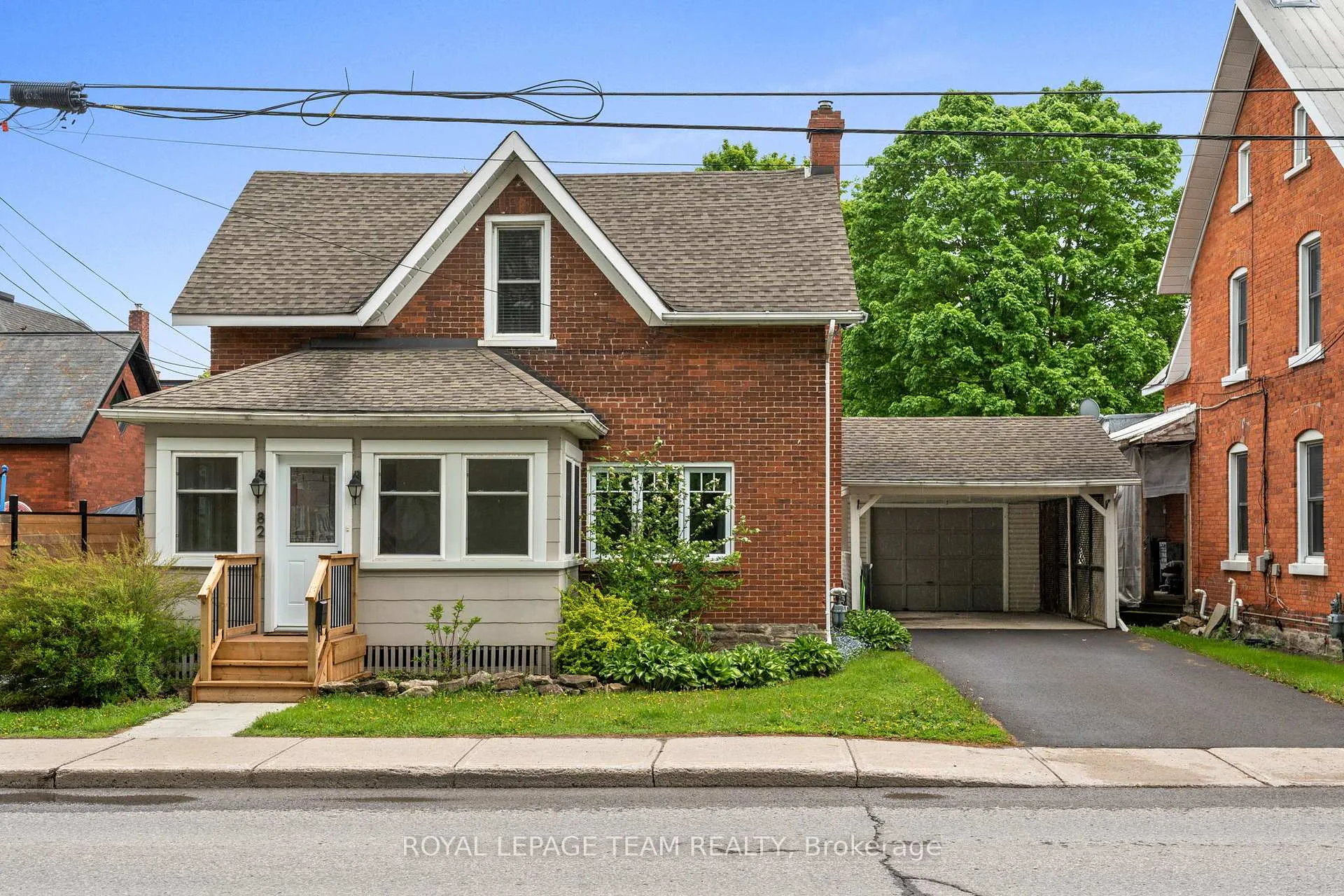 Front of 82 Lake Avenue E