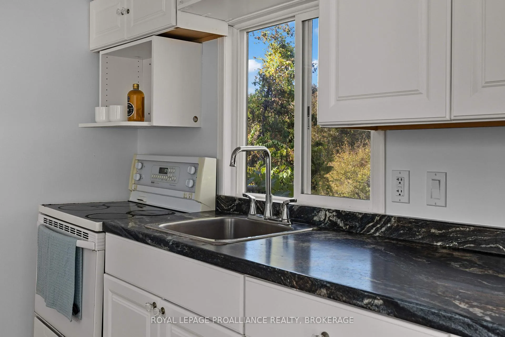 Photo 12 of Unit 17, 5569 Bath Road, Loyalist, Lennox and Addington - South — HOMEH