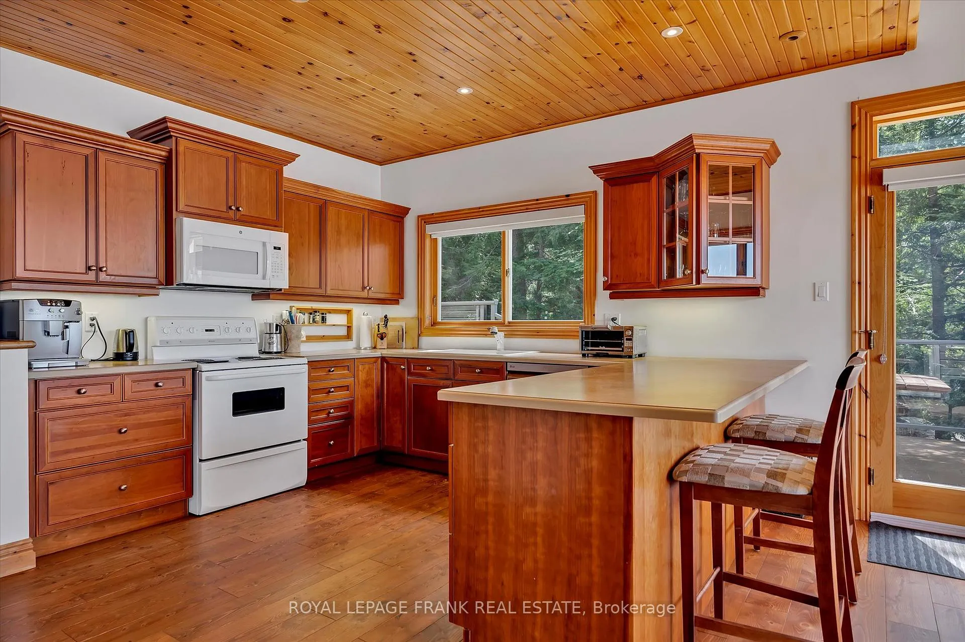 Photo 17 of 484 Juniper Island, Douro-Dummer — HOMEH