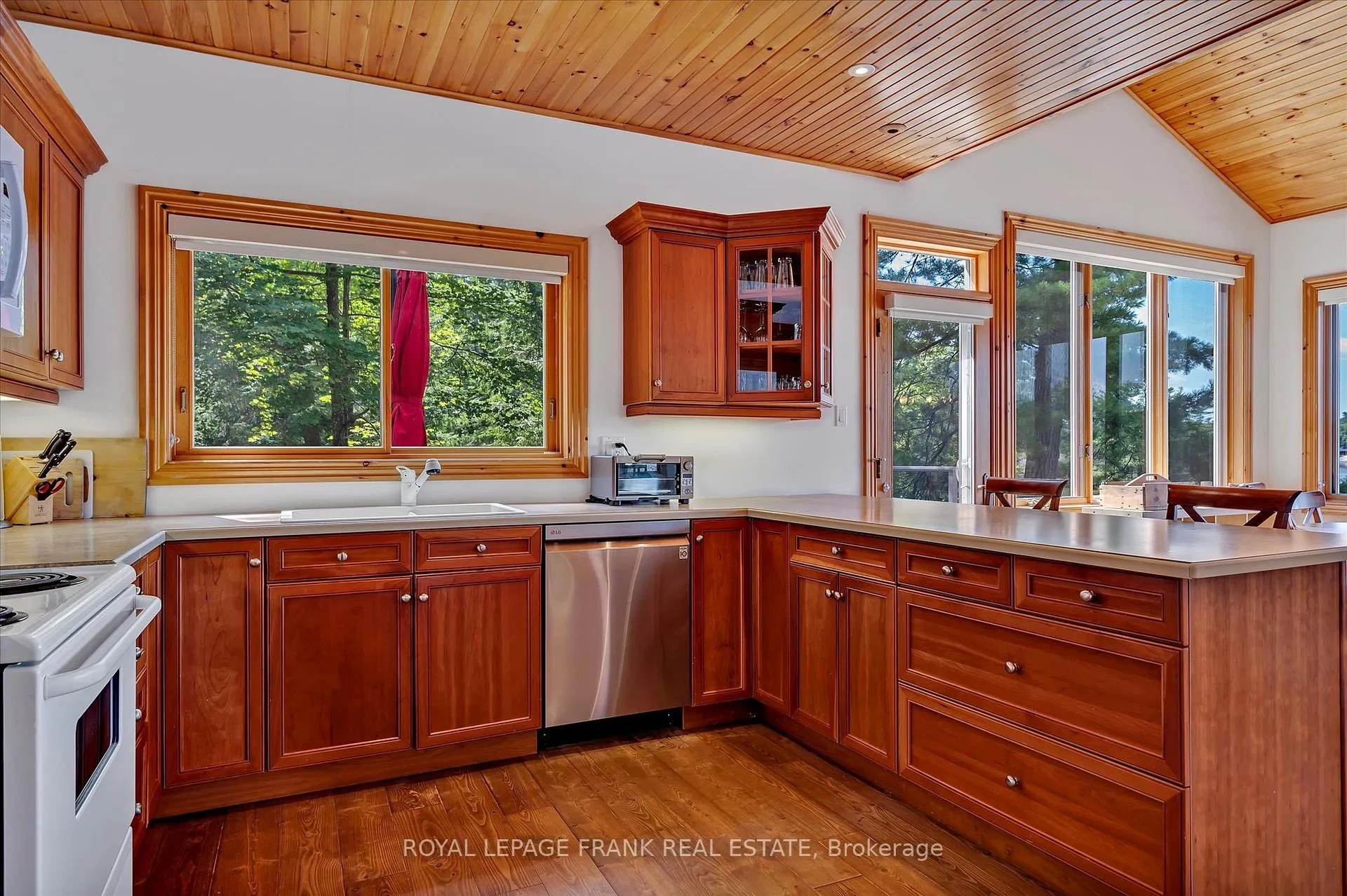 Photo 18 of 484 Juniper Island, Douro-Dummer — HOMEH