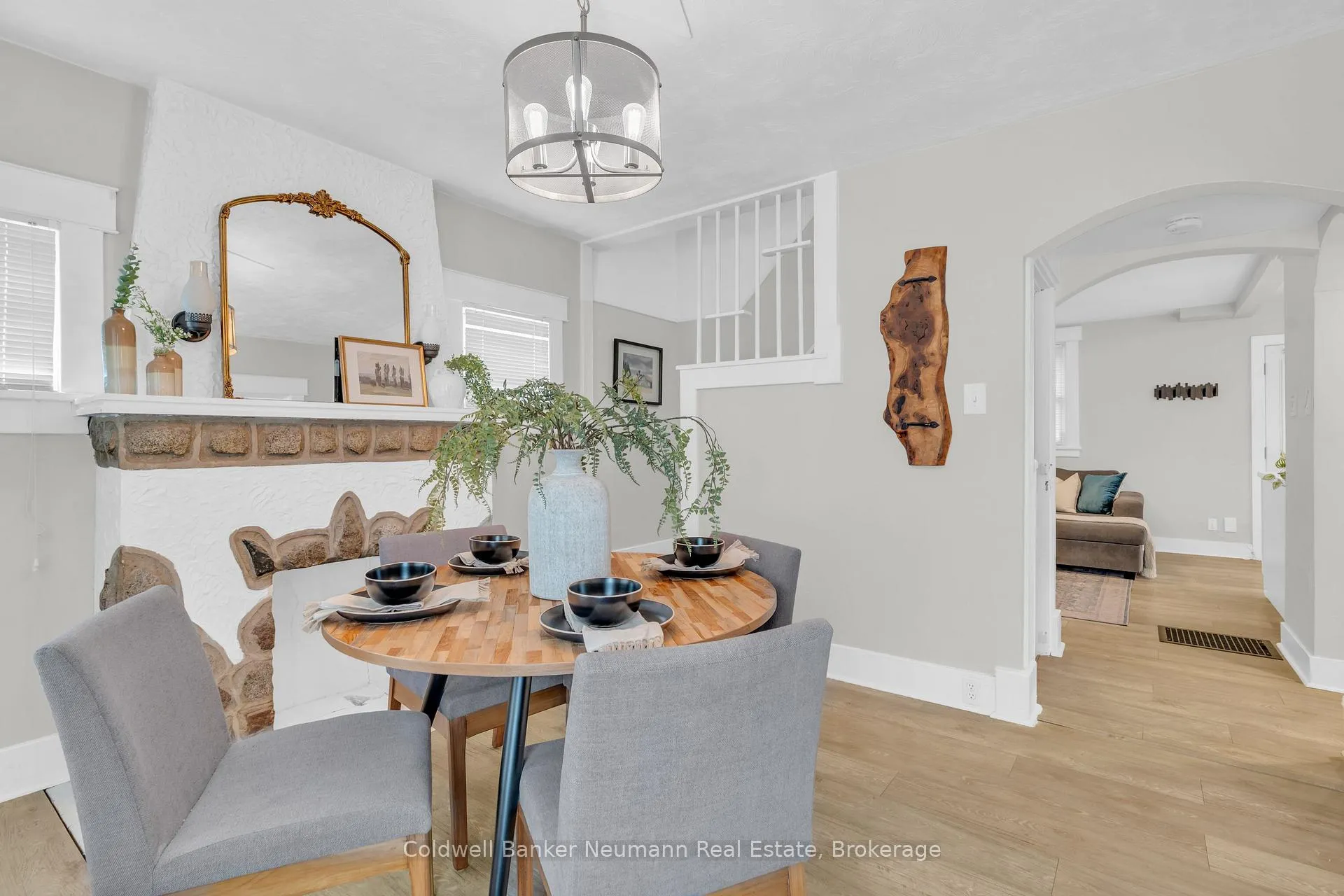 Photo 5 of 194 Dundas Street N, Cambridge — HOMEH