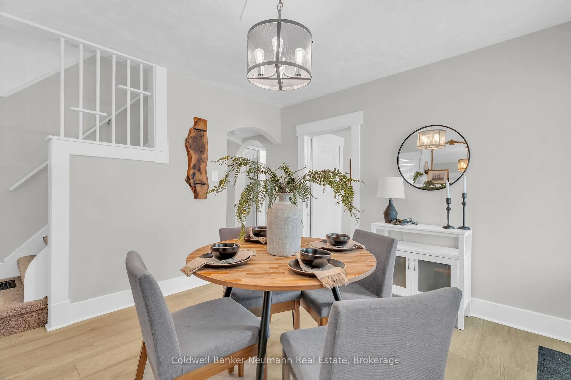 Photo 7 of 194 Dundas Street N, Cambridge — HOMEH