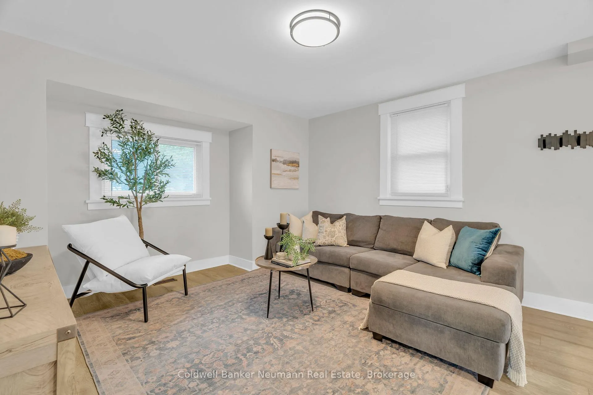Photo 10 of 194 Dundas Street N, Cambridge — HOMEH