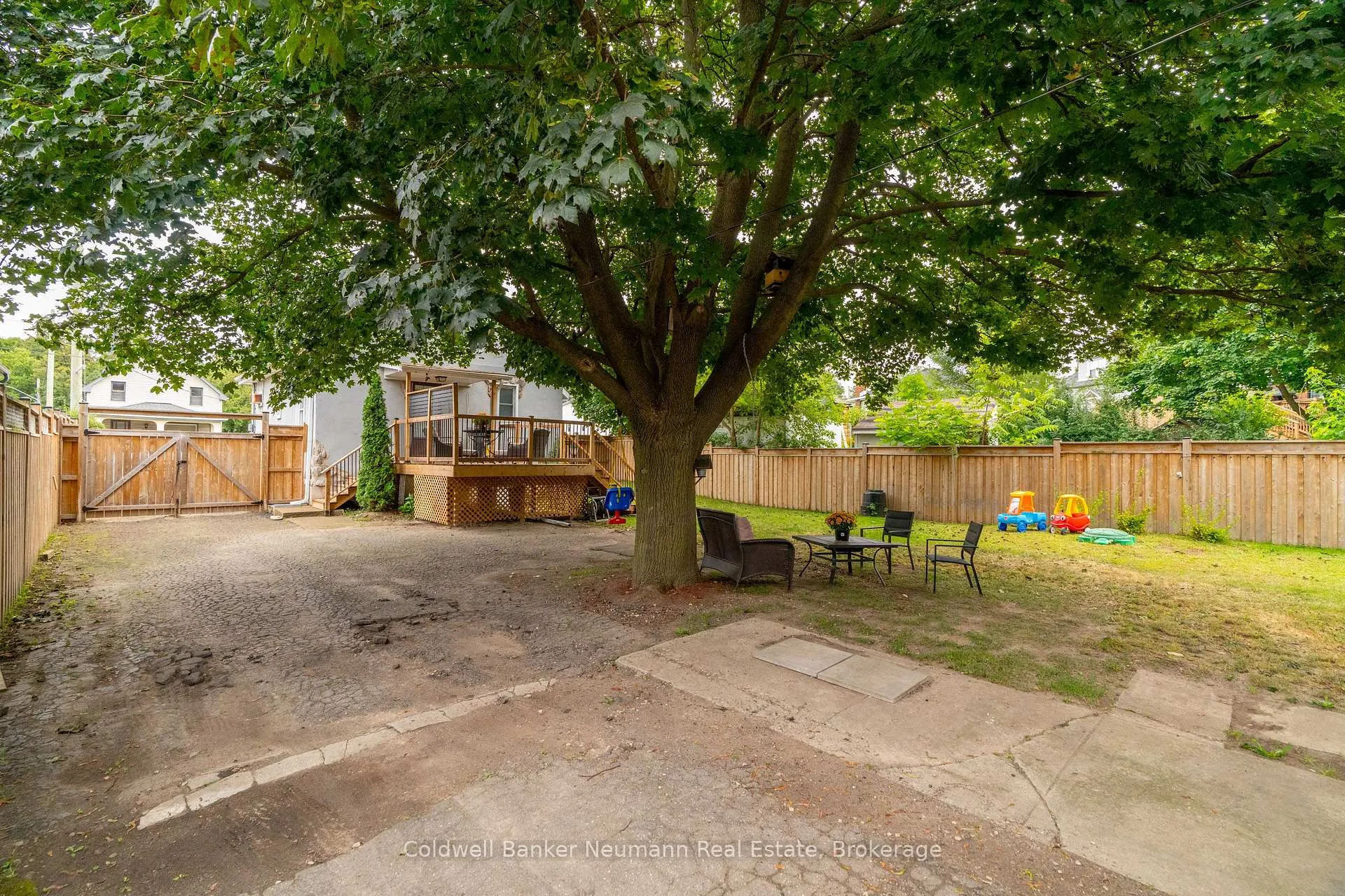 Photo 40 of 194 Dundas Street N, Cambridge — HOMEH