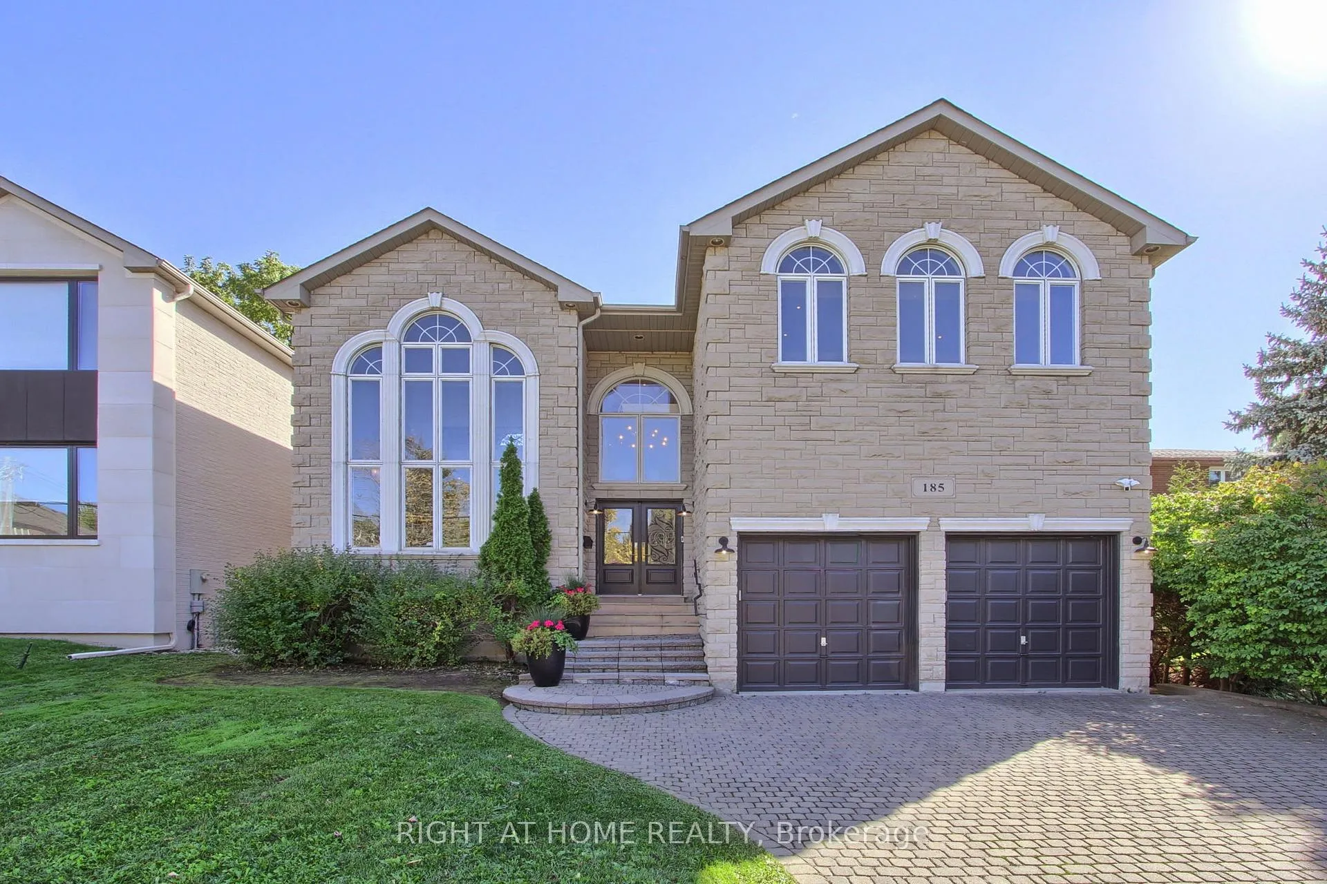 Photo 2 of 185 King High Drive, Vaughan, Beverley Glen — HOMEH