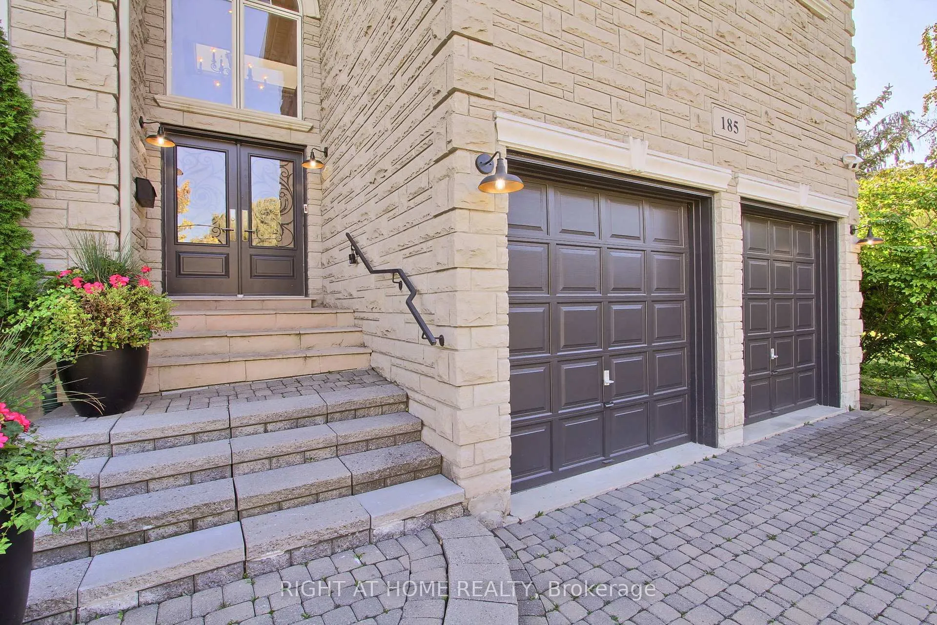 Photo 4 of 185 King High Drive, Vaughan, Beverley Glen — HOMEH
