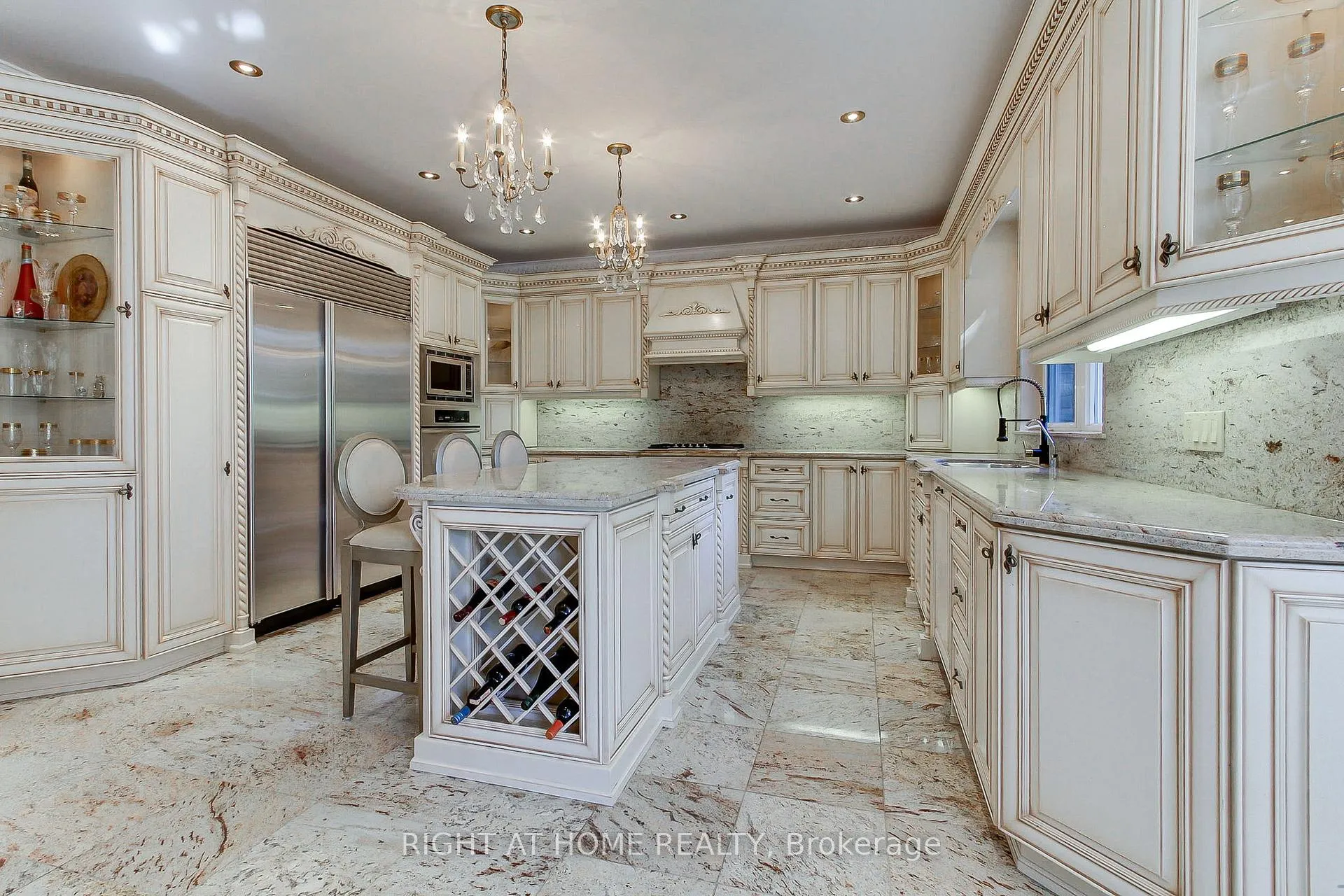 Photo 11 of 185 King High Drive, Vaughan, Beverley Glen — HOMEH