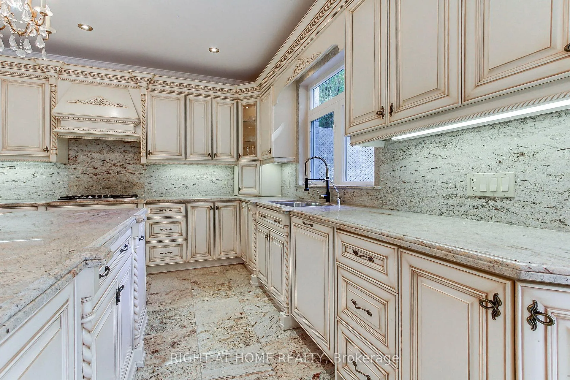 Photo 12 of 185 King High Drive, Vaughan, Beverley Glen — HOMEH