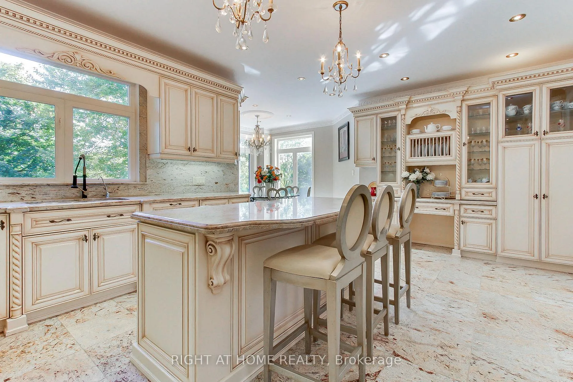 Photo 15 of 185 King High Drive, Vaughan, Beverley Glen — HOMEH