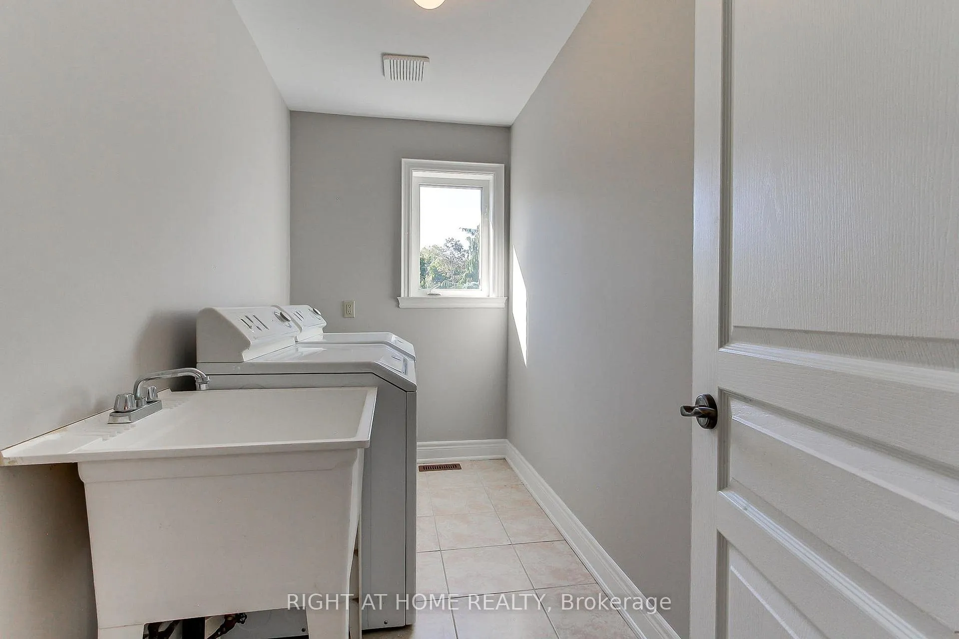 Photo 37 of 185 King High Drive, Vaughan, Beverley Glen — HOMEH