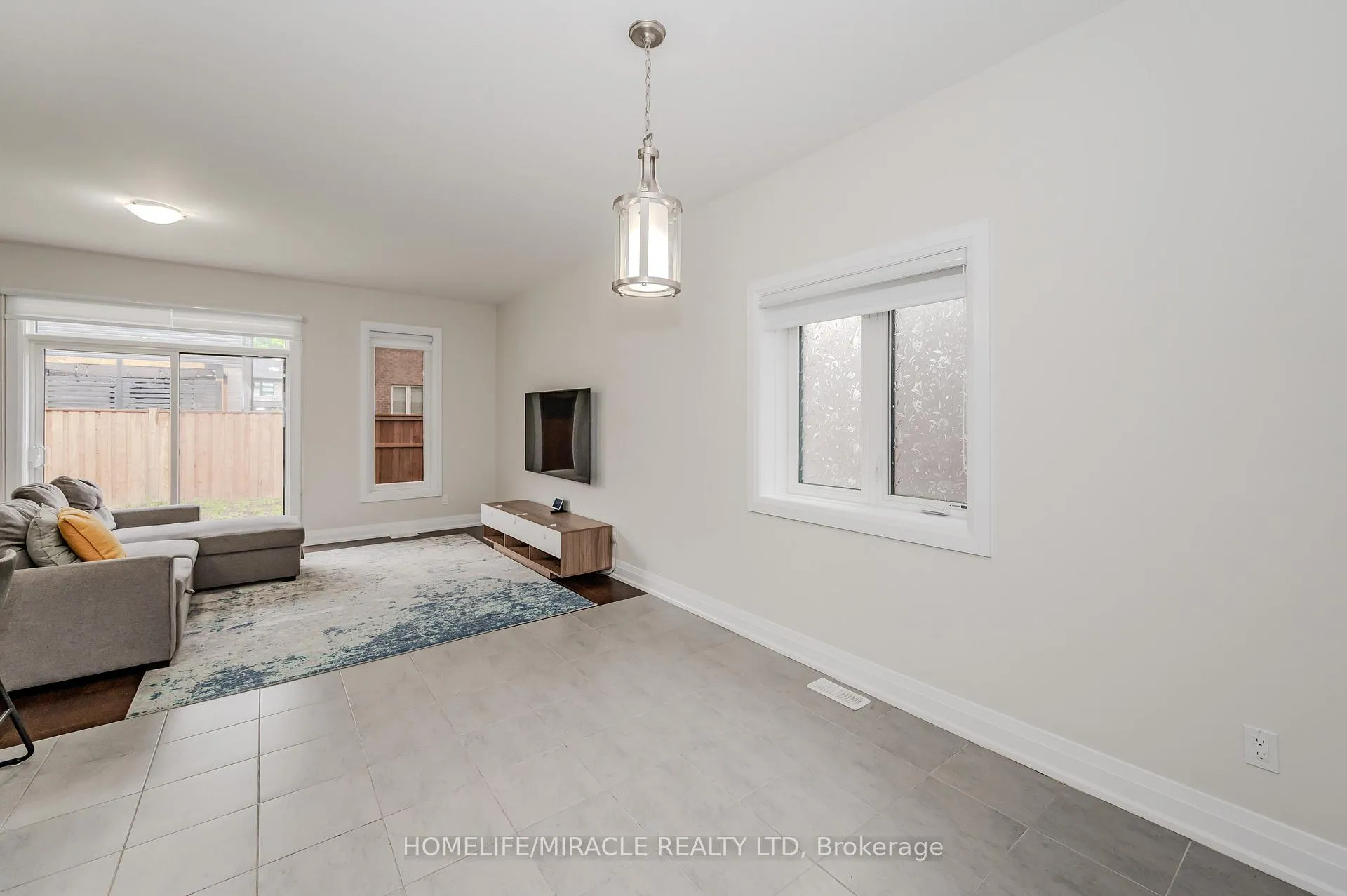 Photo 8 of 119 Monarch woods Drive, Kitchener, Doon South — HOMEH