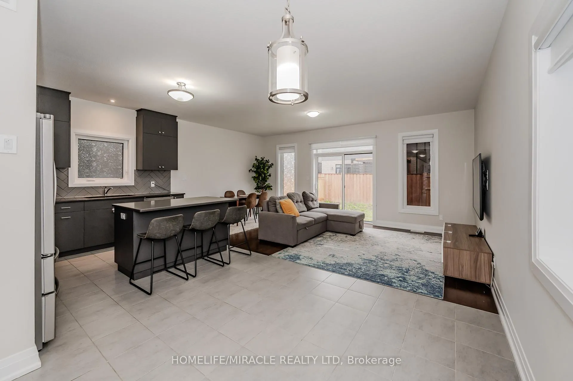 Photo 9 of 119 Monarch woods Drive, Kitchener, Doon South — HOMEH