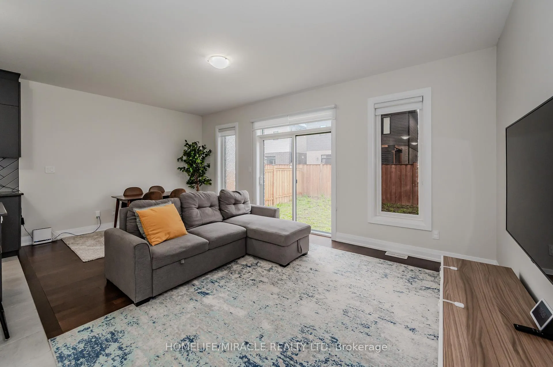 Photo 10 of 119 Monarch woods Drive, Kitchener, Doon South — HOMEH
