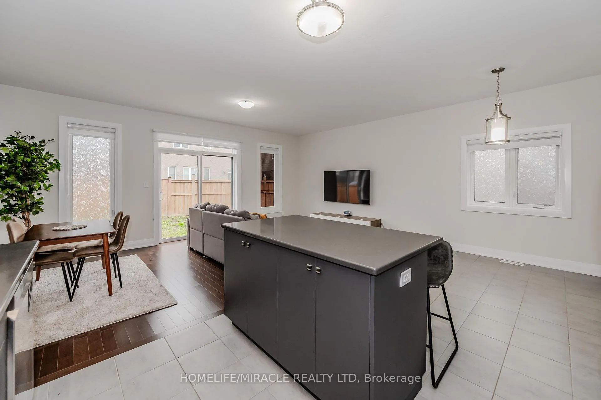 Photo 17 of 119 Monarch woods Drive, Kitchener, Doon South — HOMEH