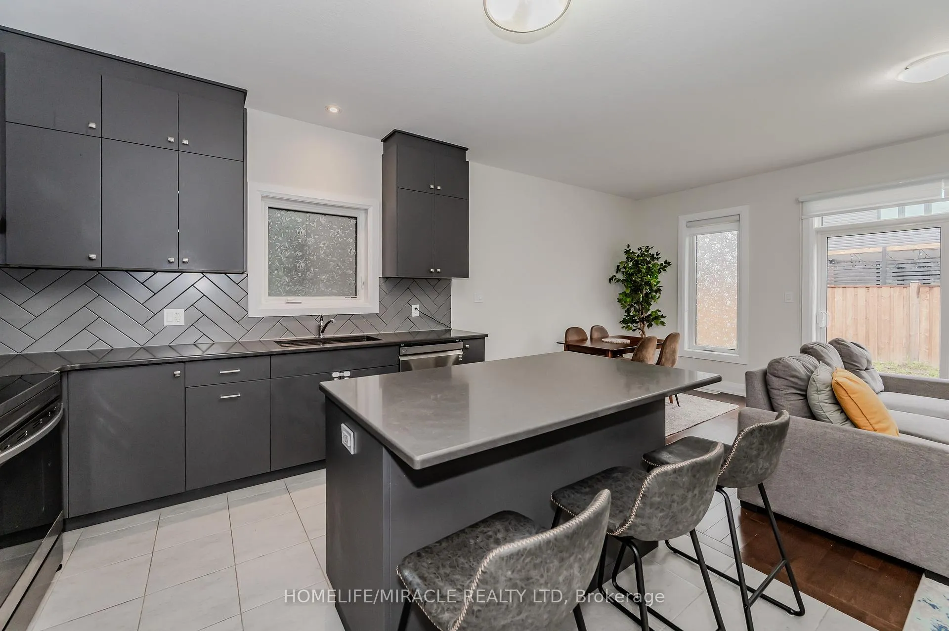 Photo 18 of 119 Monarch woods Drive, Kitchener, Doon South — HOMEH