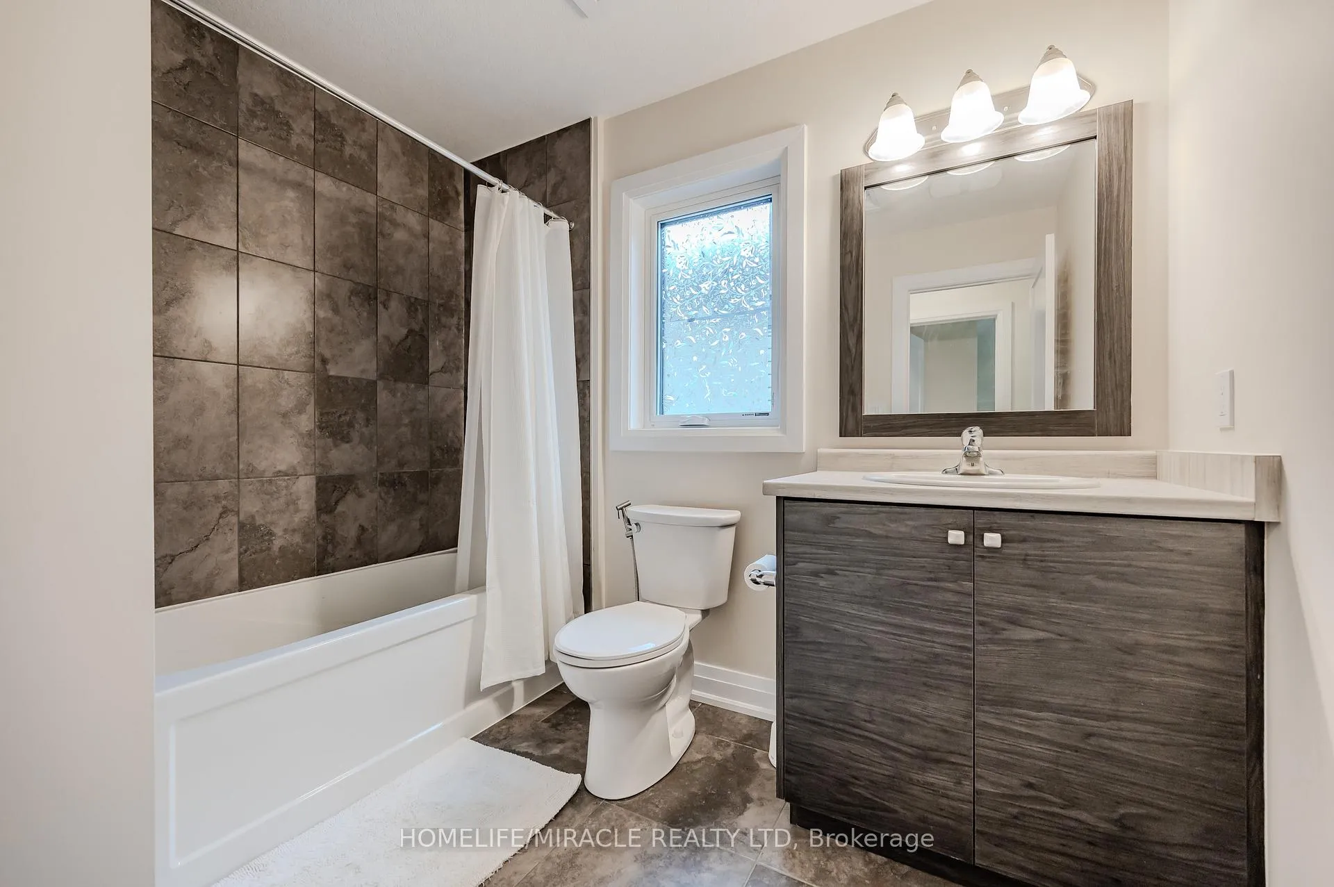 Photo 32 of 119 Monarch woods Drive, Kitchener, Doon South — HOMEH